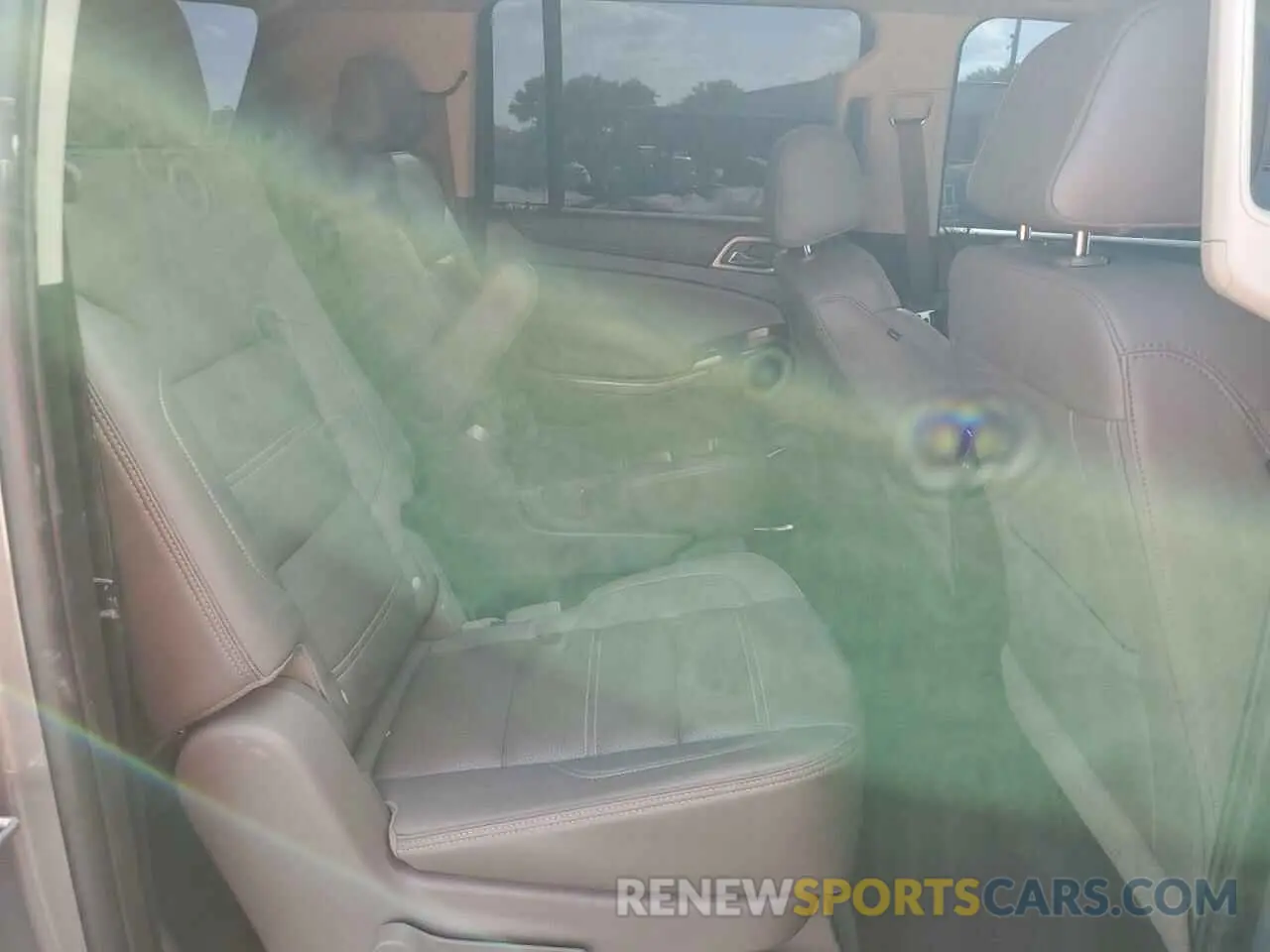 11 Photograph of a damaged car 1GKS2HKJ7KR303318 GMC YUKON 2019