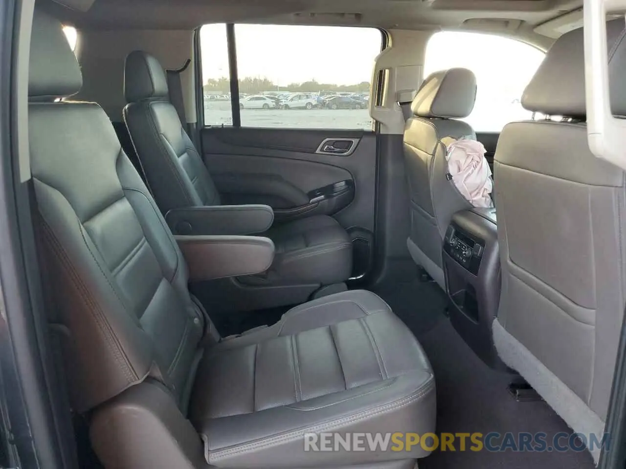 11 Photograph of a damaged car 1GKS2HKJ7KR340305 GMC YUKON 2019