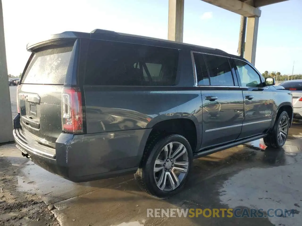 3 Photograph of a damaged car 1GKS2HKJ7KR340305 GMC YUKON 2019