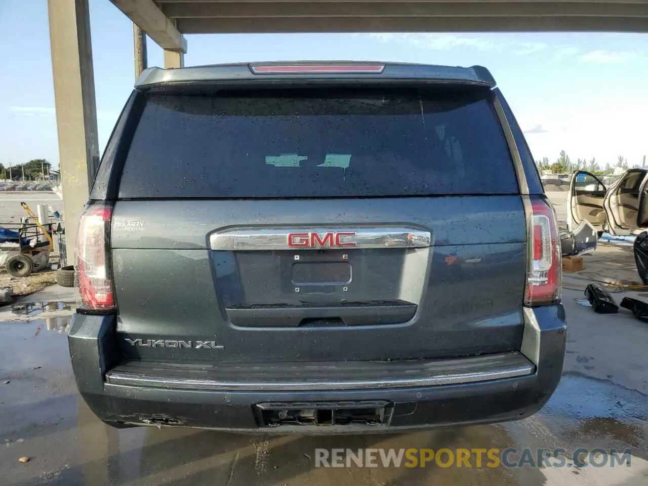 6 Photograph of a damaged car 1GKS2HKJ7KR340305 GMC YUKON 2019