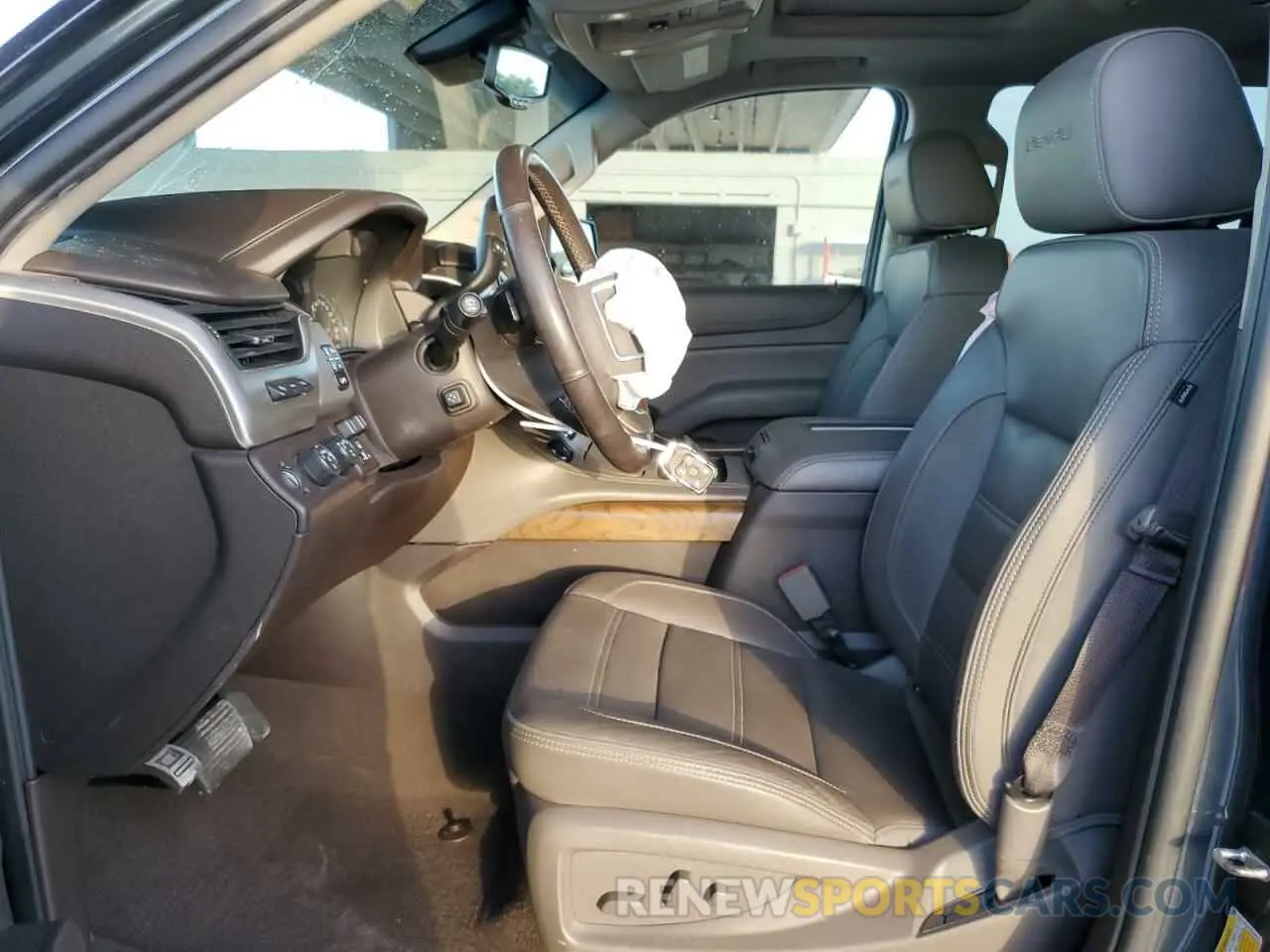 7 Photograph of a damaged car 1GKS2HKJ7KR340305 GMC YUKON 2019