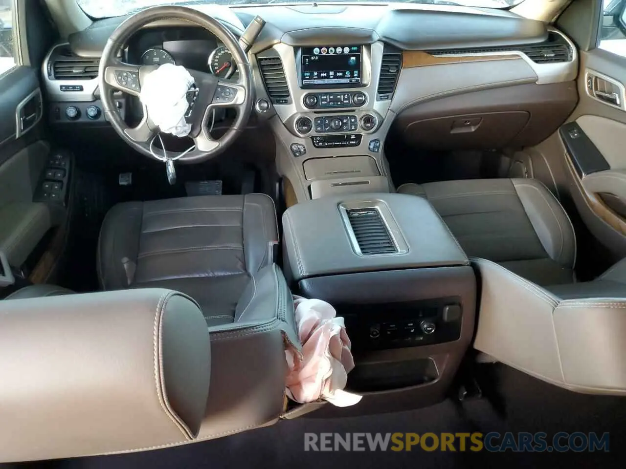 8 Photograph of a damaged car 1GKS2HKJ7KR340305 GMC YUKON 2019