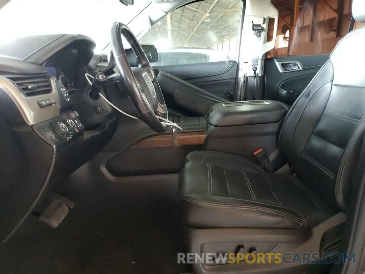 7 Photograph of a damaged car 1GKS2HKJ8KR205950 GMC YUKON 2019