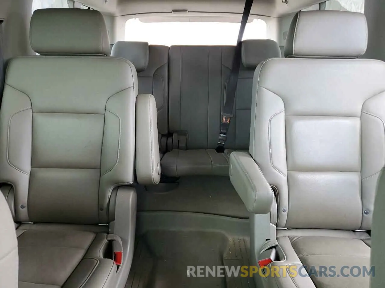 10 Photograph of a damaged car 1GKS2JKC3KR233809 GMC YUKON 2019