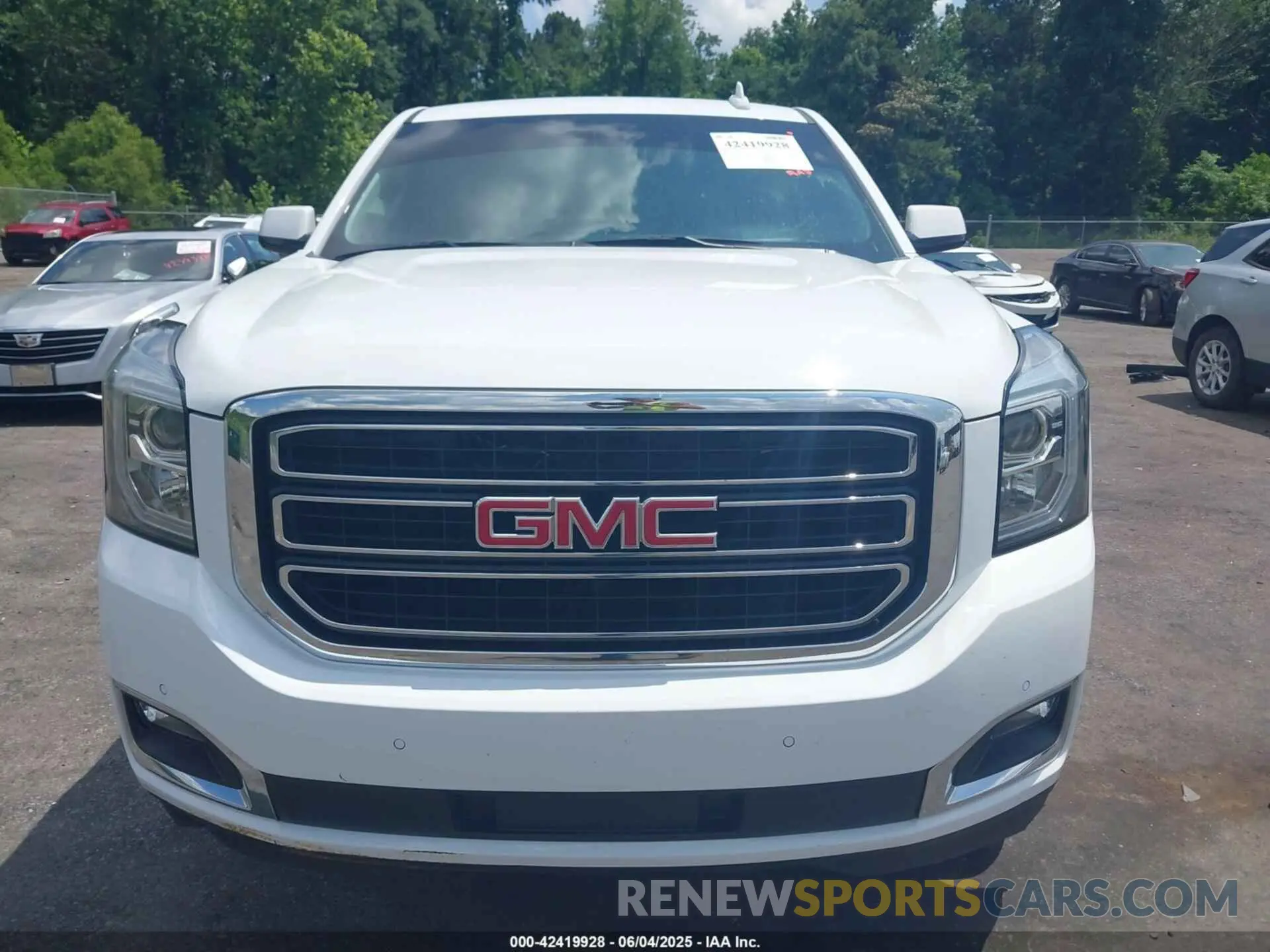 12 Photograph of a damaged car 1GKS1AKC7LR169990 GMC YUKON 2020