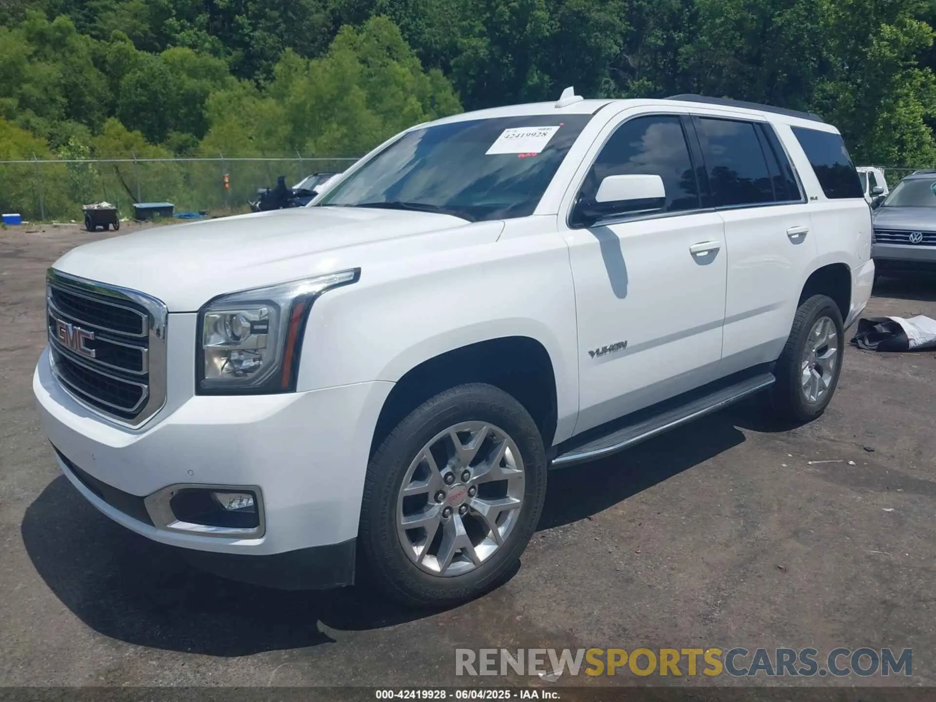 2 Photograph of a damaged car 1GKS1AKC7LR169990 GMC YUKON 2020
