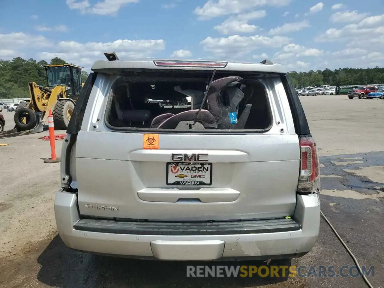 6 Photograph of a damaged car 1GKS1AKC8LR120605 GMC YUKON 2020