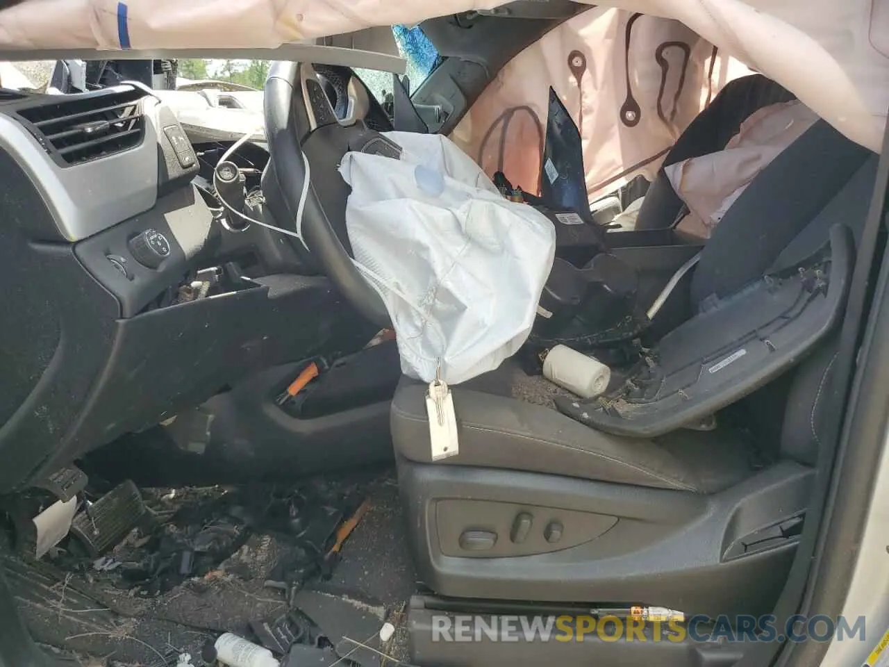 7 Photograph of a damaged car 1GKS1AKC8LR120605 GMC YUKON 2020