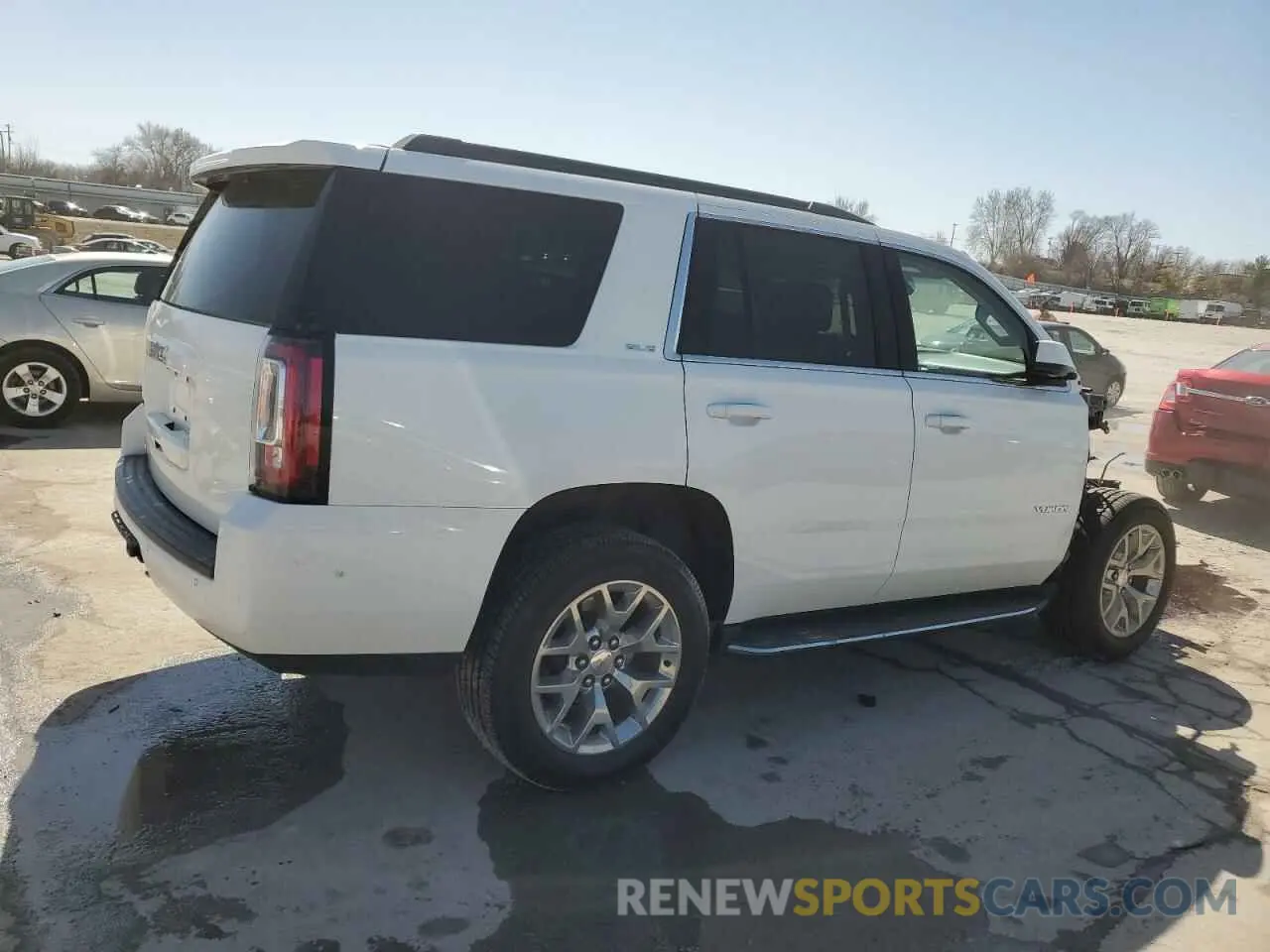 3 Photograph of a damaged car 1GKS1AKCXLR127278 GMC YUKON 2020