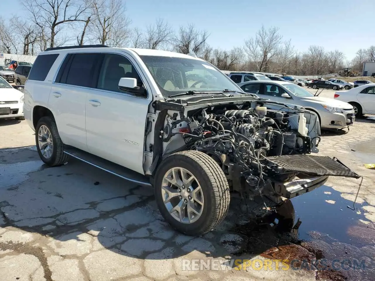 4 Photograph of a damaged car 1GKS1AKCXLR127278 GMC YUKON 2020