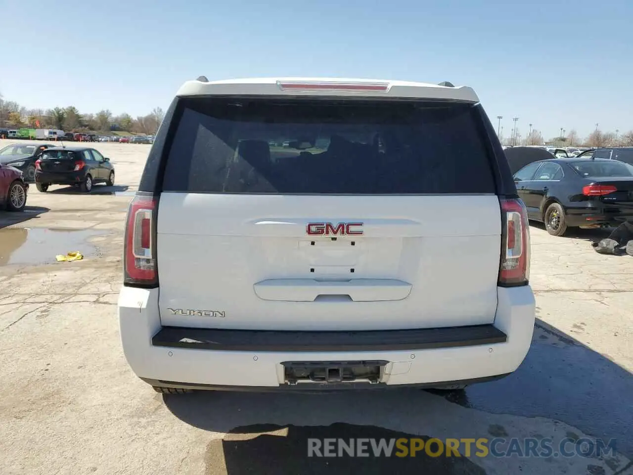 6 Photograph of a damaged car 1GKS1AKCXLR127278 GMC YUKON 2020