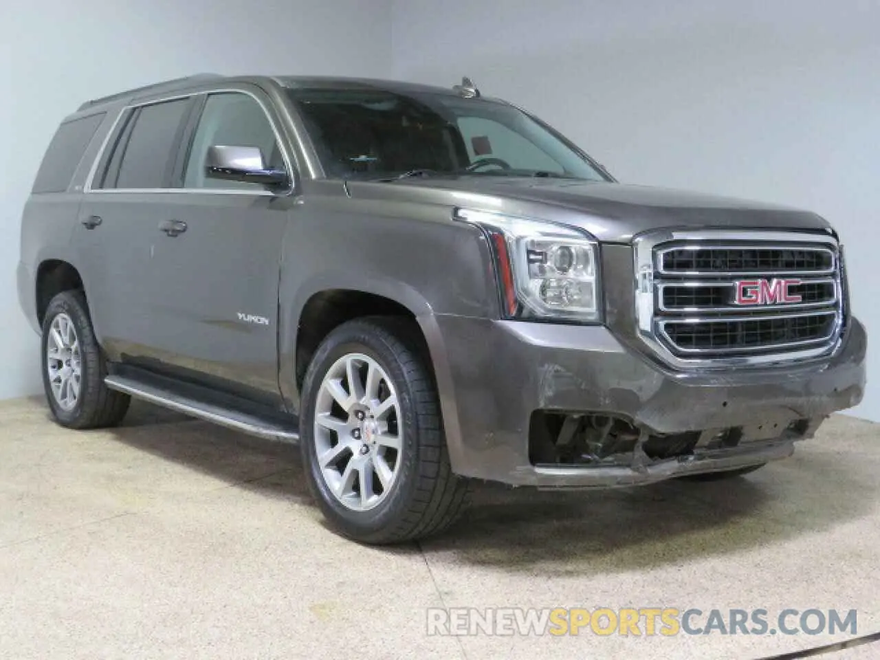 1 Photograph of a damaged car 1GKS1AKCXLR154013 GMC YUKON 2020