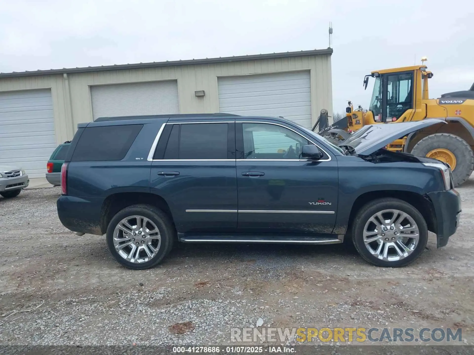 13 Photograph of a damaged car 1GKS1BKC1LR111914 GMC YUKON 2020