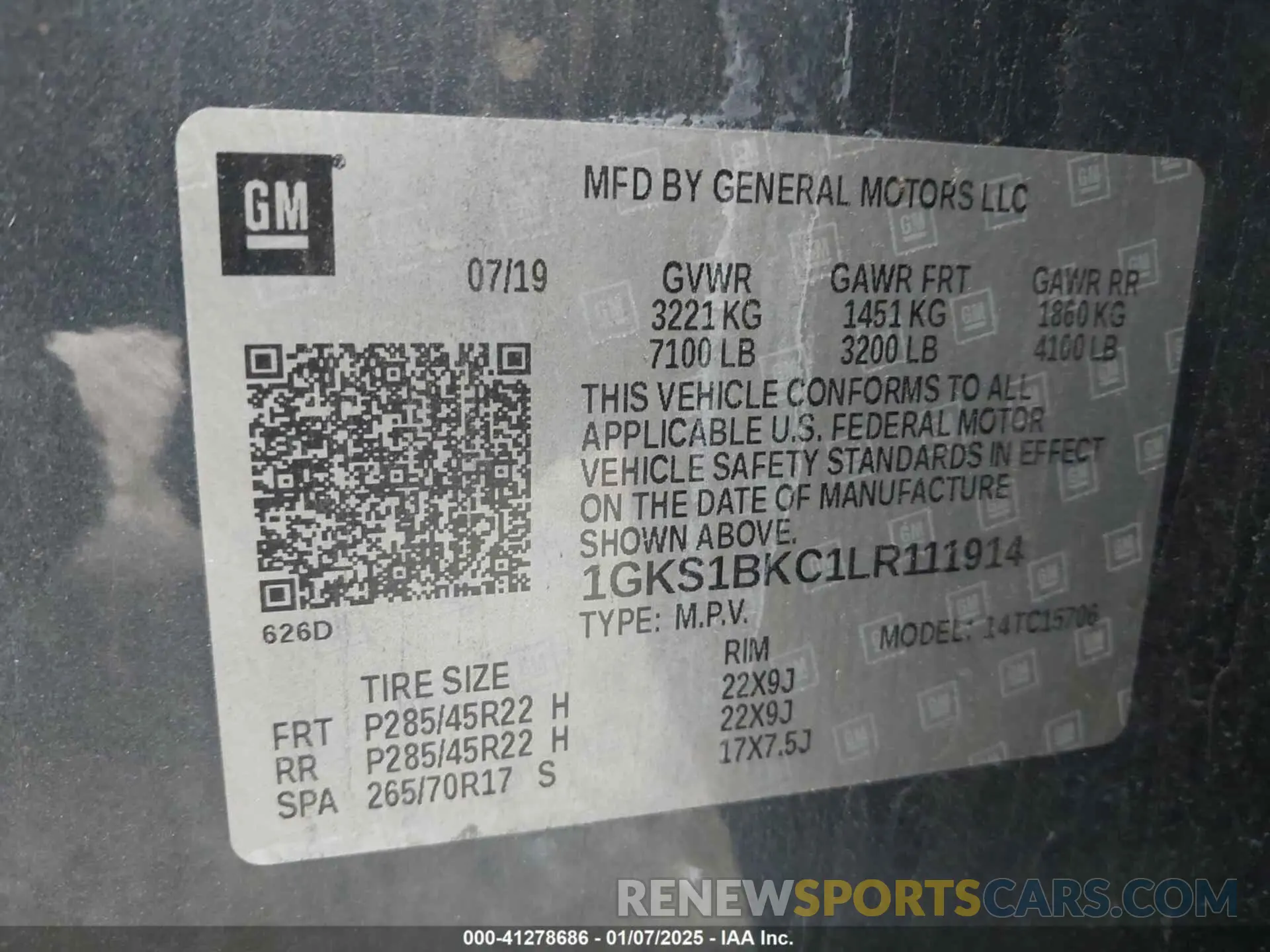 9 Photograph of a damaged car 1GKS1BKC1LR111914 GMC YUKON 2020