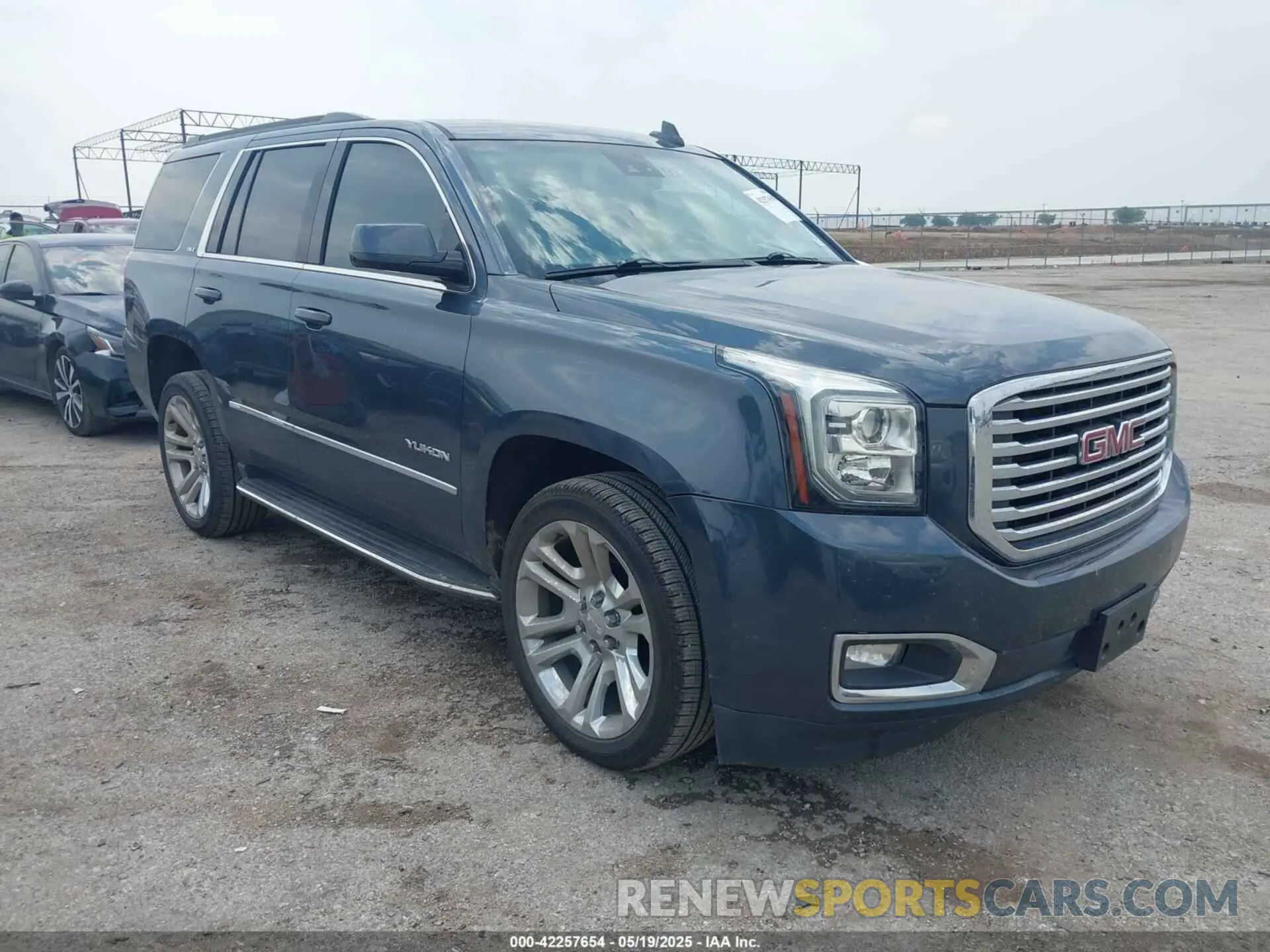 1 Photograph of a damaged car 1GKS1BKC3LR170298 GMC YUKON 2020