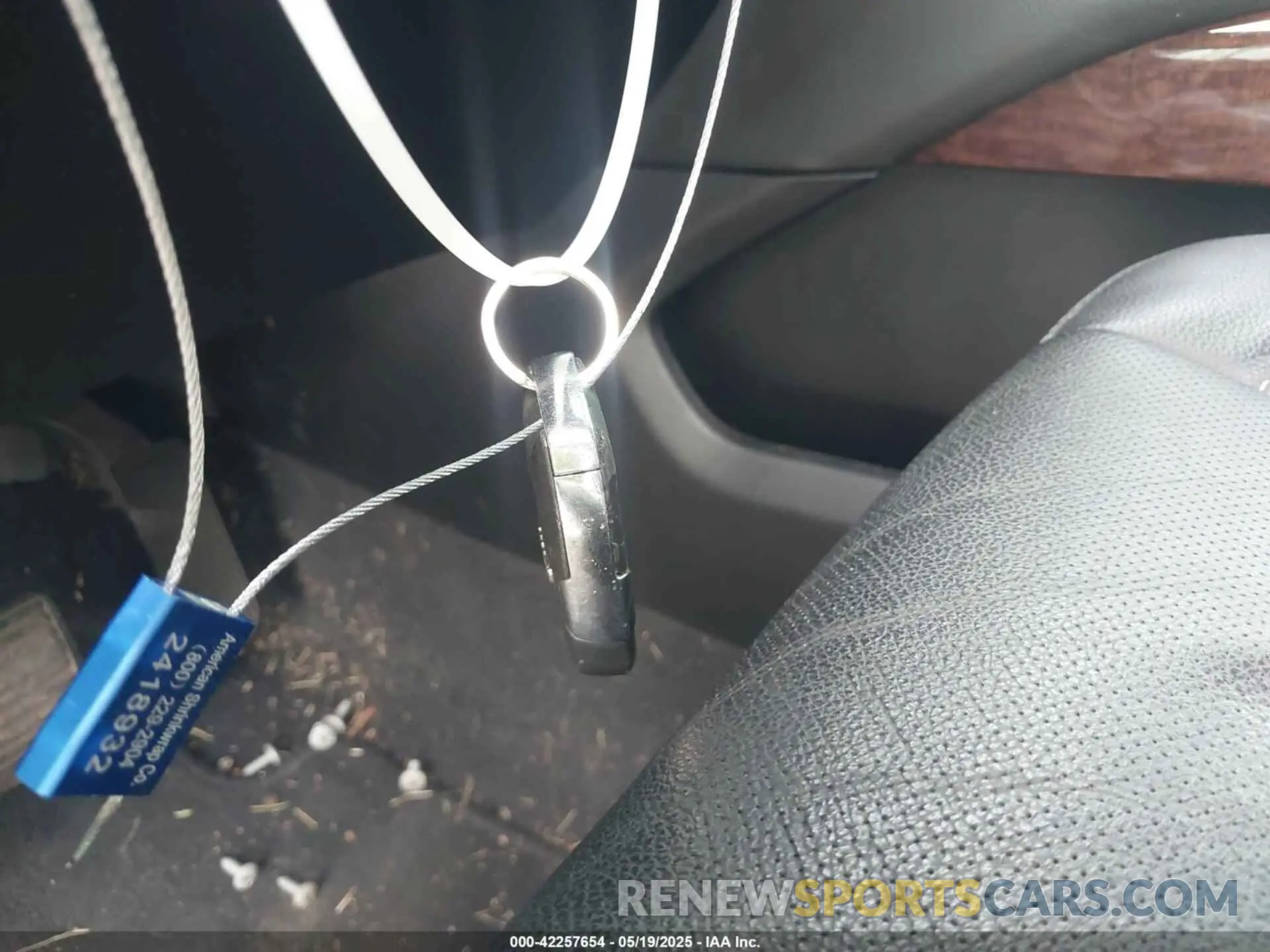 11 Photograph of a damaged car 1GKS1BKC3LR170298 GMC YUKON 2020
