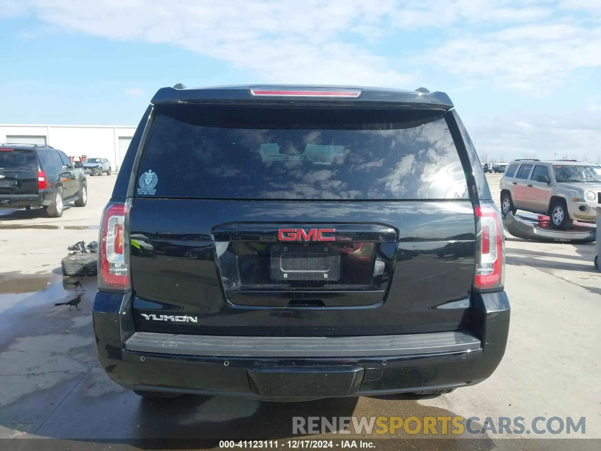 16 Photograph of a damaged car 1GKS1BKC3LR205440 GMC YUKON 2020