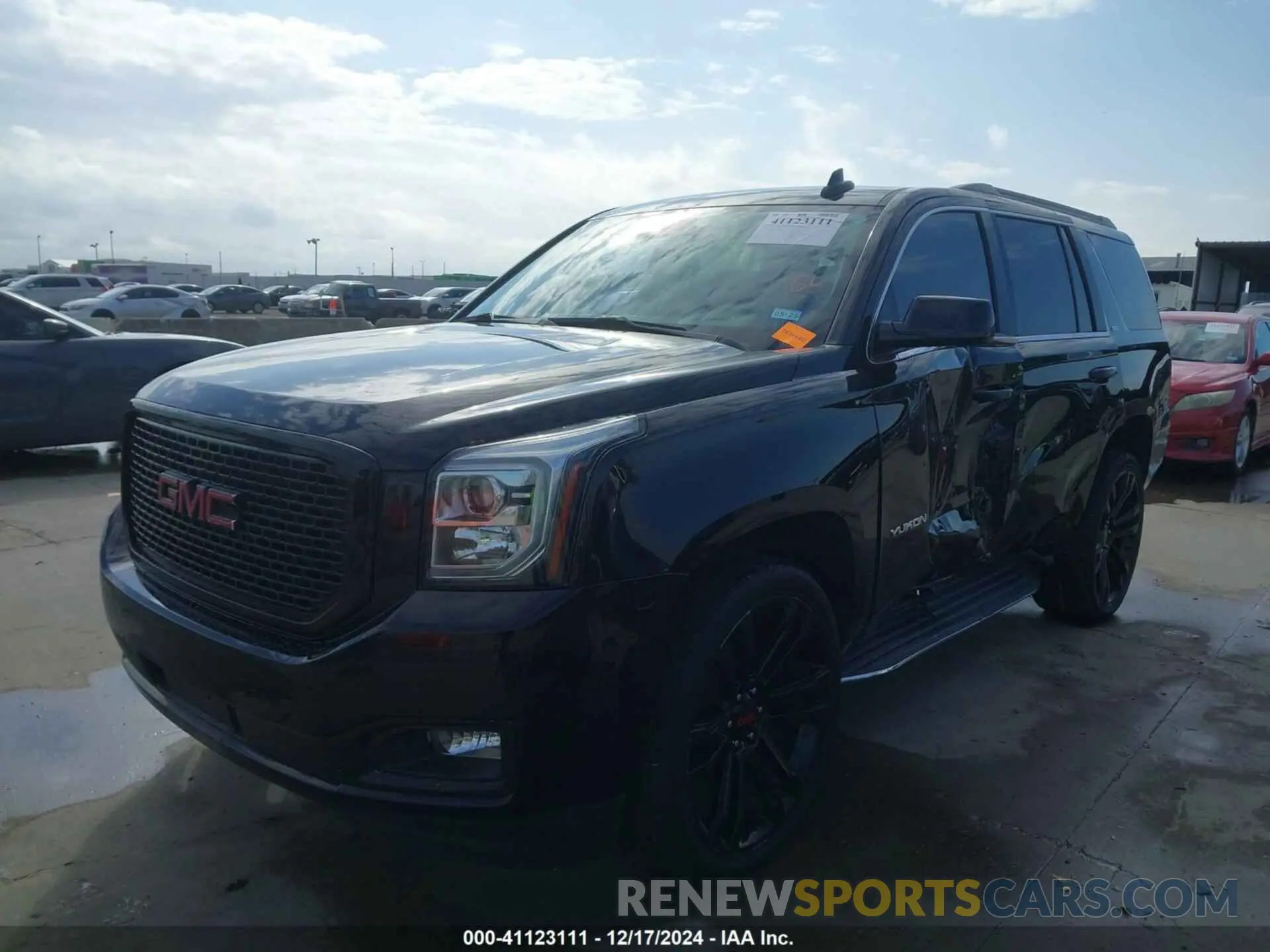 2 Photograph of a damaged car 1GKS1BKC3LR205440 GMC YUKON 2020