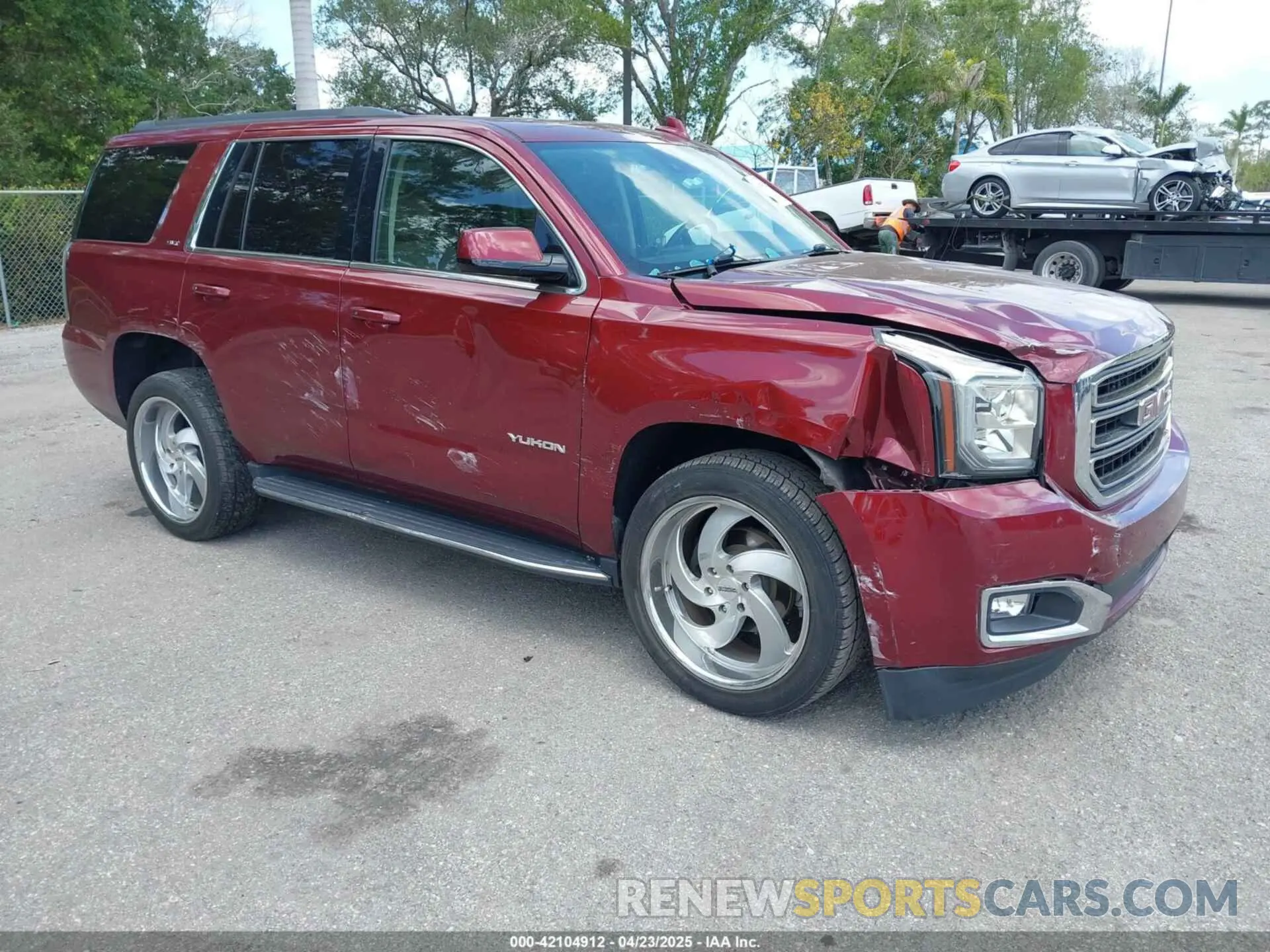 1 Photograph of a damaged car 1GKS1BKC4LR242383 GMC YUKON 2020