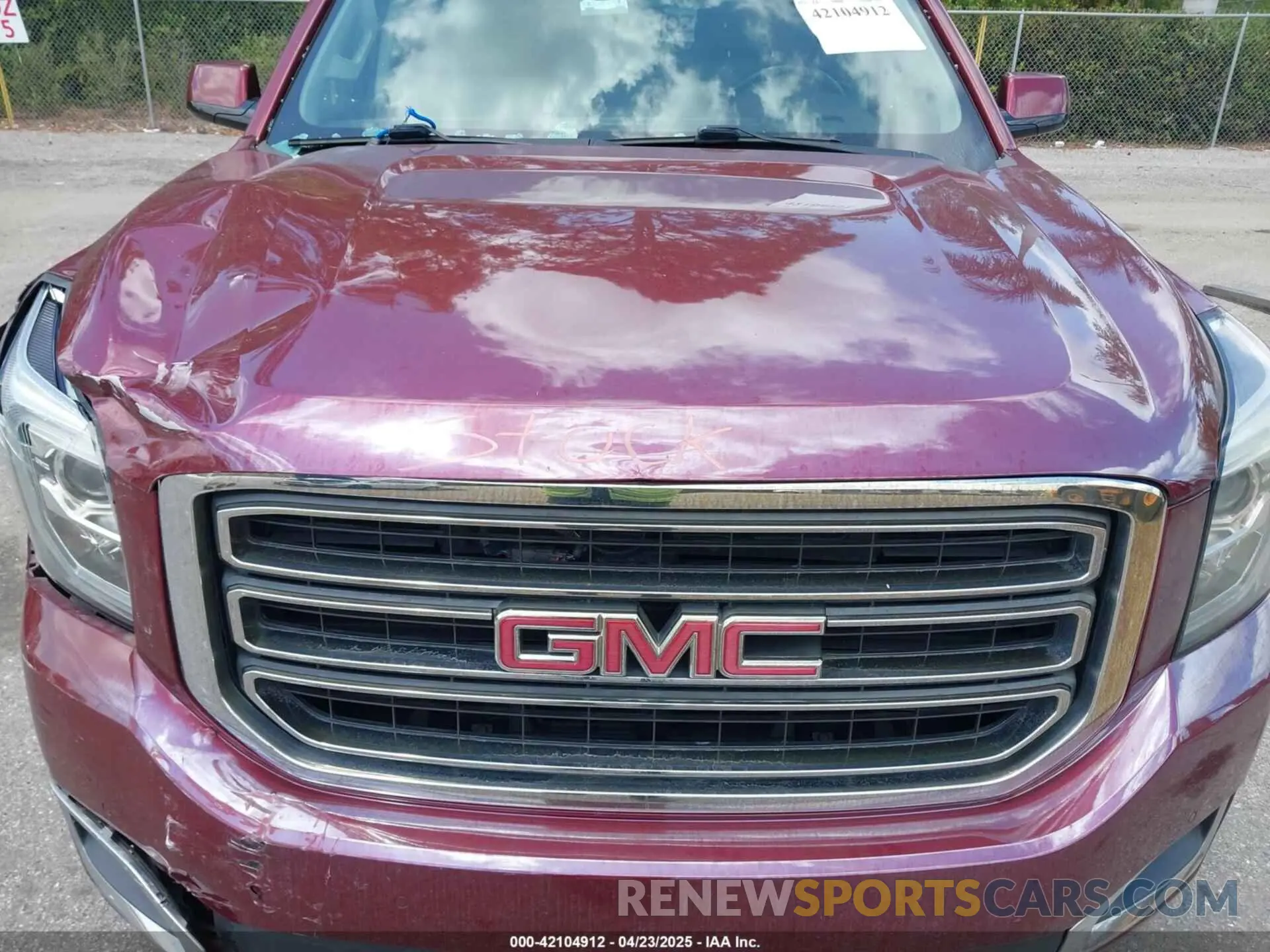 10 Photograph of a damaged car 1GKS1BKC4LR242383 GMC YUKON 2020