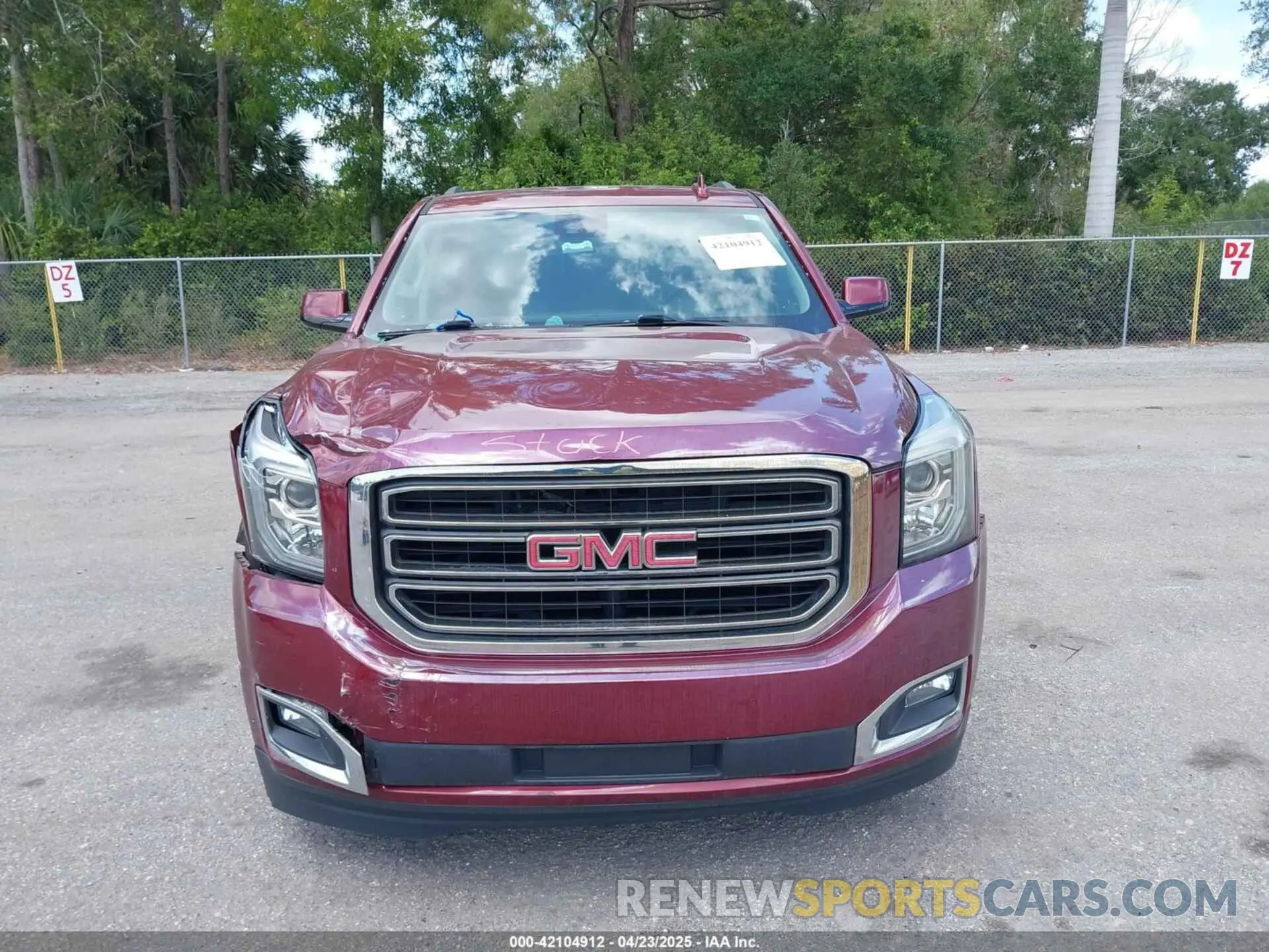 12 Photograph of a damaged car 1GKS1BKC4LR242383 GMC YUKON 2020
