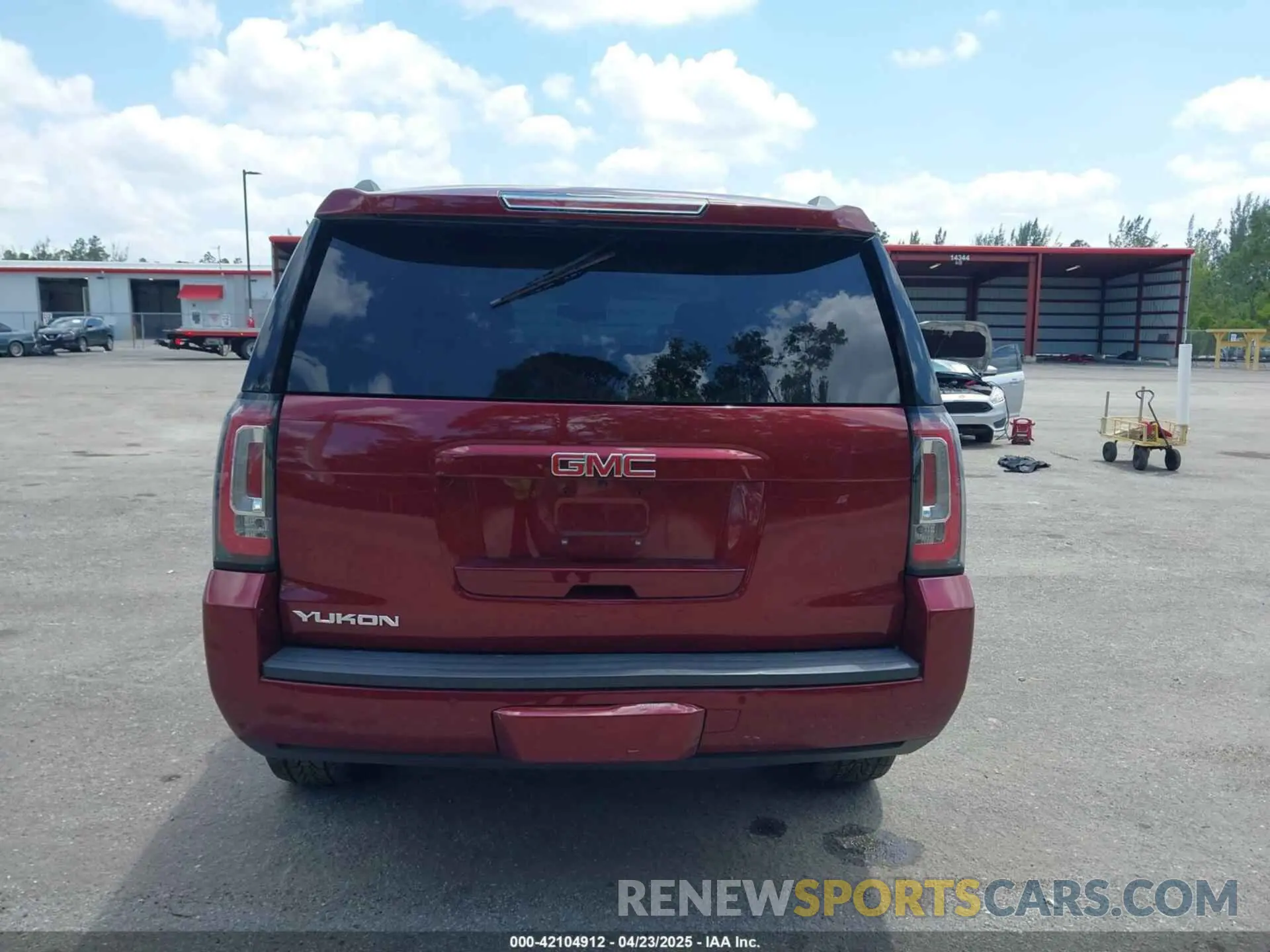 16 Photograph of a damaged car 1GKS1BKC4LR242383 GMC YUKON 2020