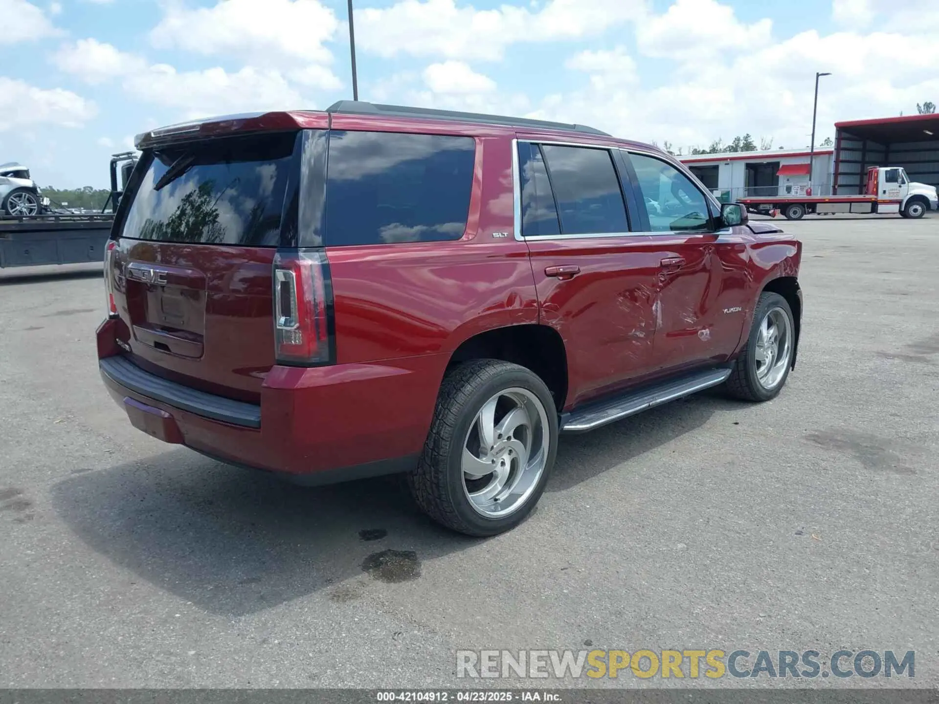 4 Photograph of a damaged car 1GKS1BKC4LR242383 GMC YUKON 2020