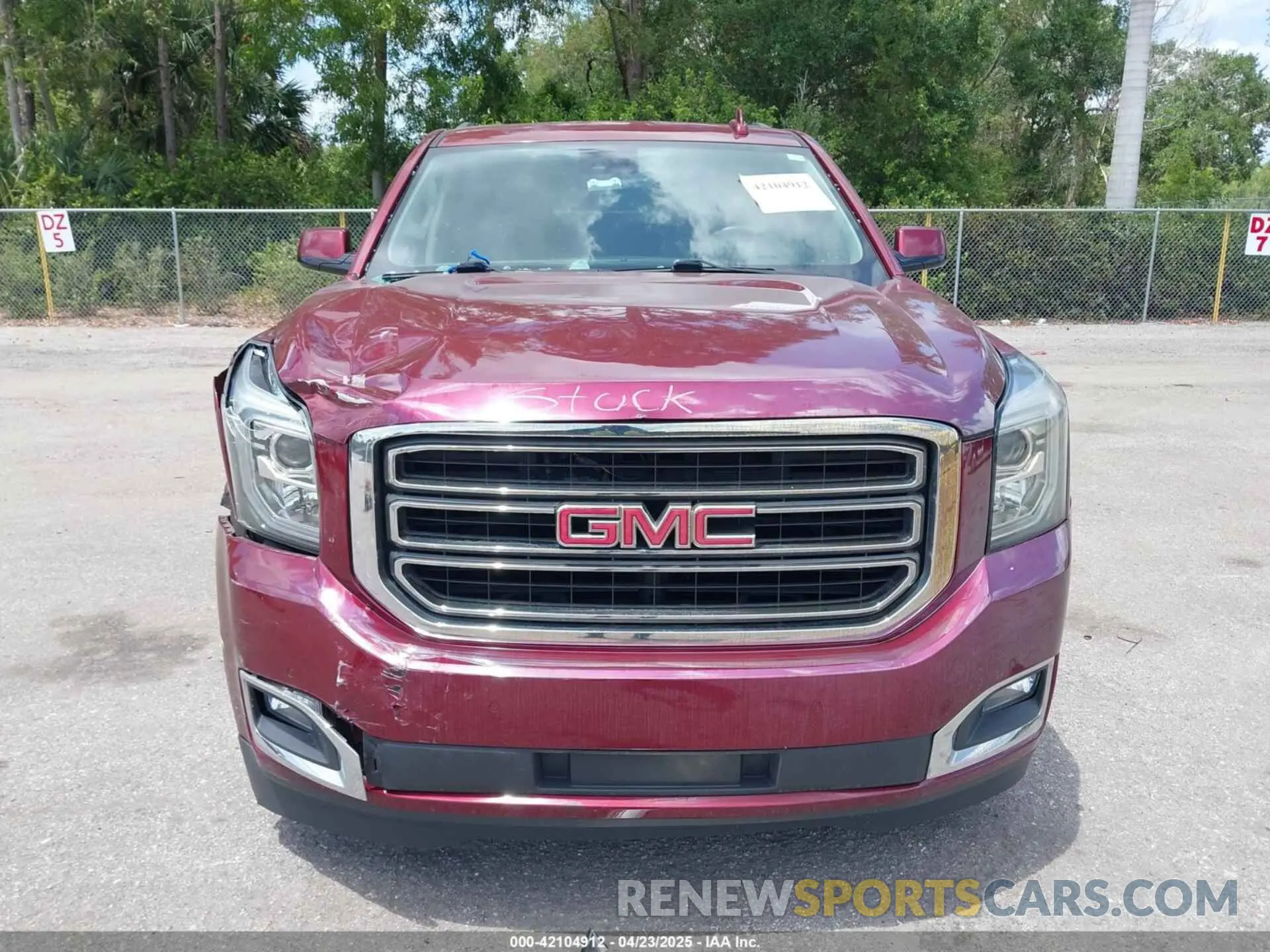 6 Photograph of a damaged car 1GKS1BKC4LR242383 GMC YUKON 2020