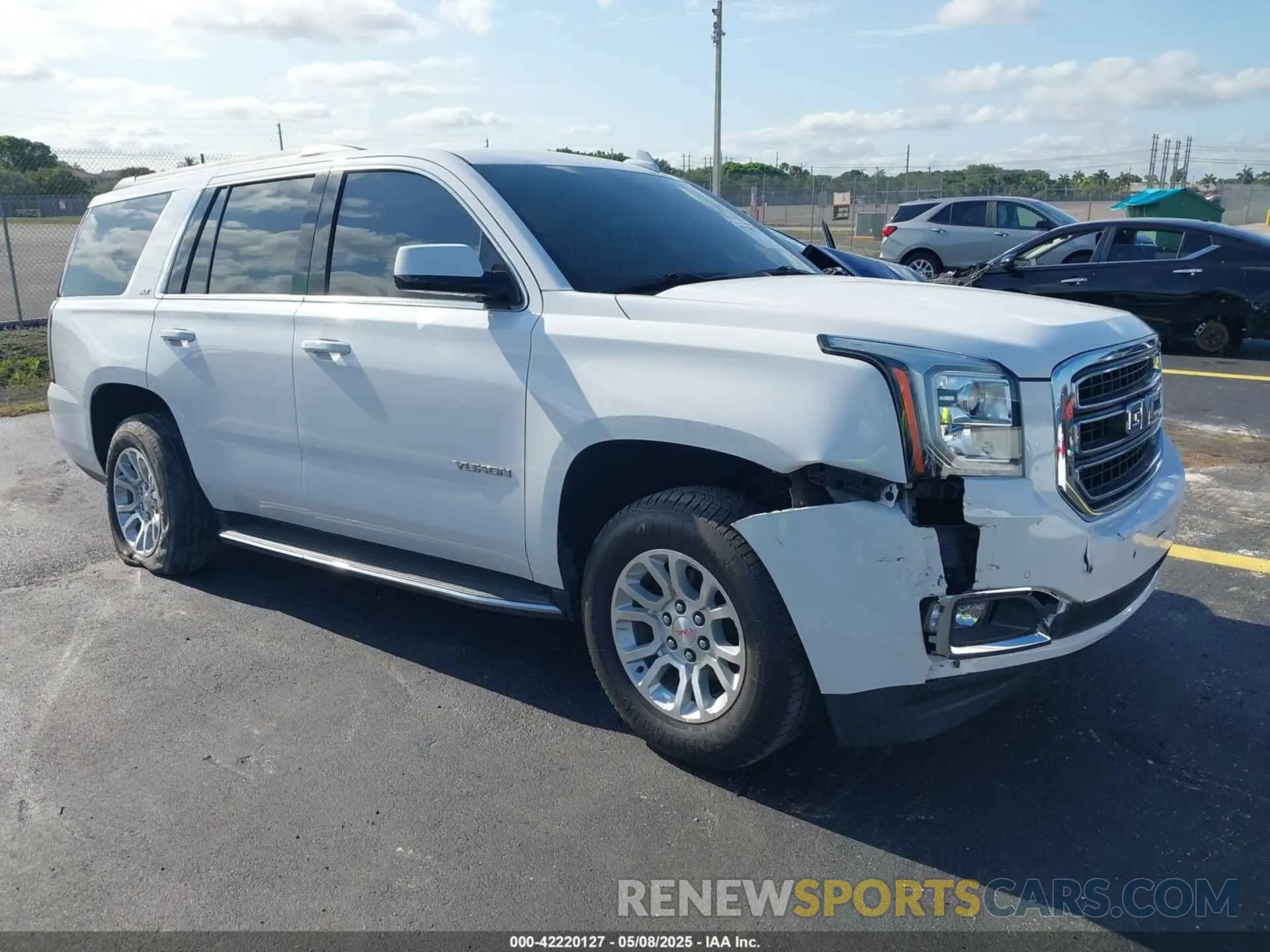 1 Photograph of a damaged car 1GKS1BKCXLR247345 GMC YUKON 2020