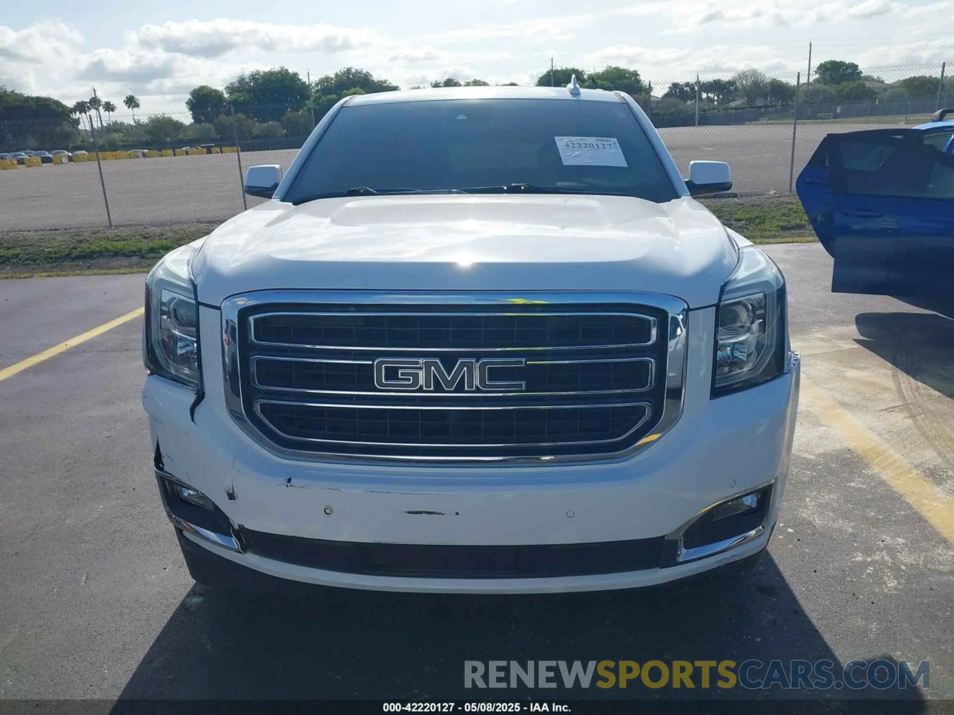 12 Photograph of a damaged car 1GKS1BKCXLR247345 GMC YUKON 2020