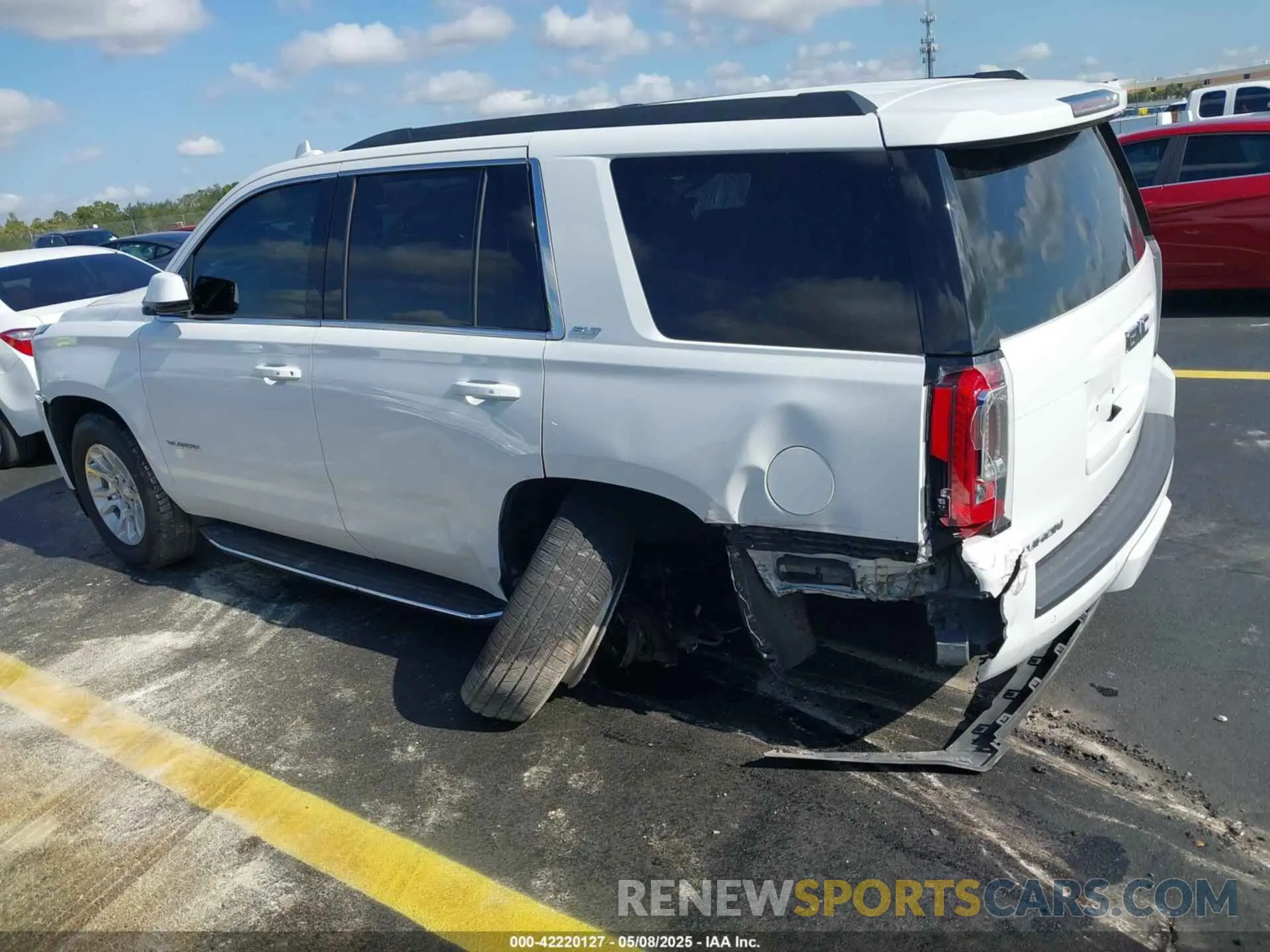 6 Photograph of a damaged car 1GKS1BKCXLR247345 GMC YUKON 2020