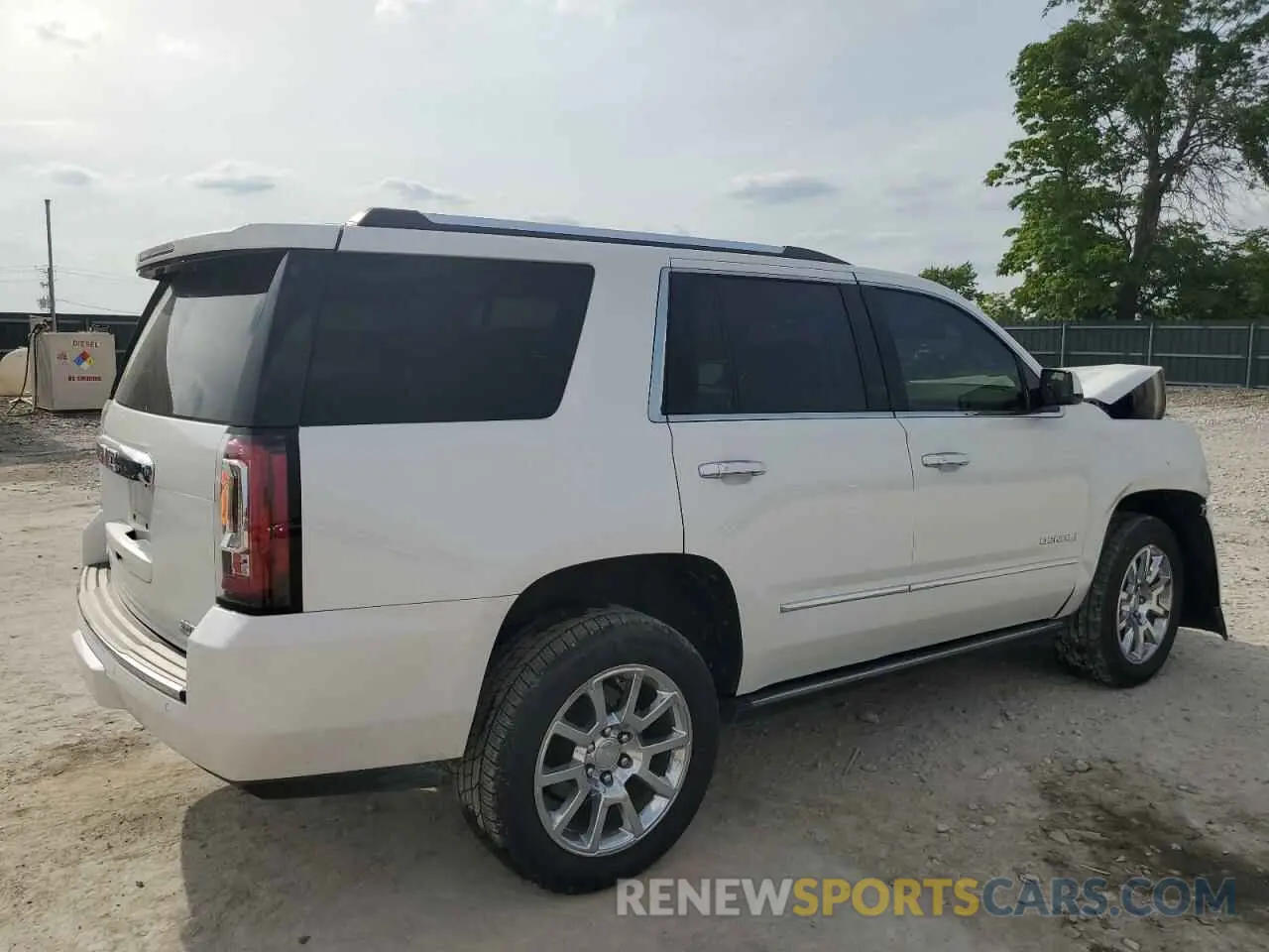 3 Photograph of a damaged car 1GKS1CKJ2LR179188 GMC YUKON 2020