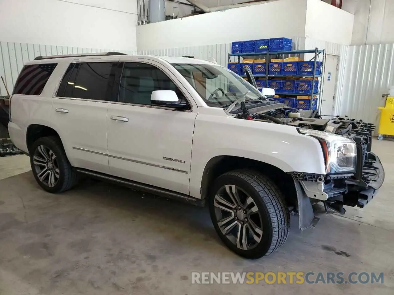 4 Photograph of a damaged car 1GKS1CKJ3LR107335 GMC YUKON 2020