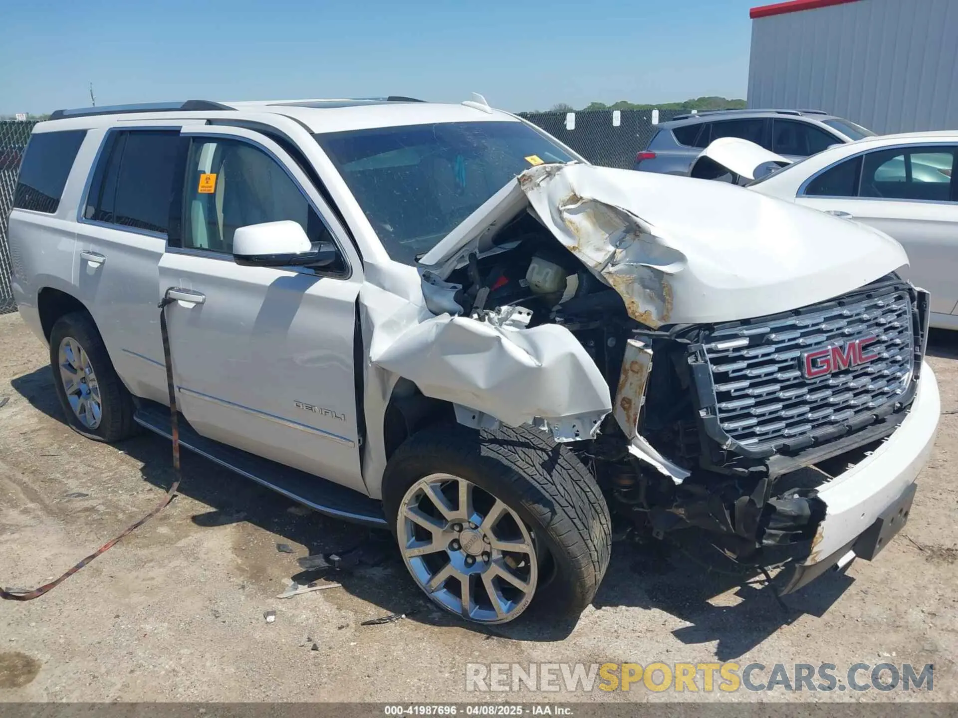 1 Photograph of a damaged car 1GKS1CKJ5LR120779 GMC YUKON 2020