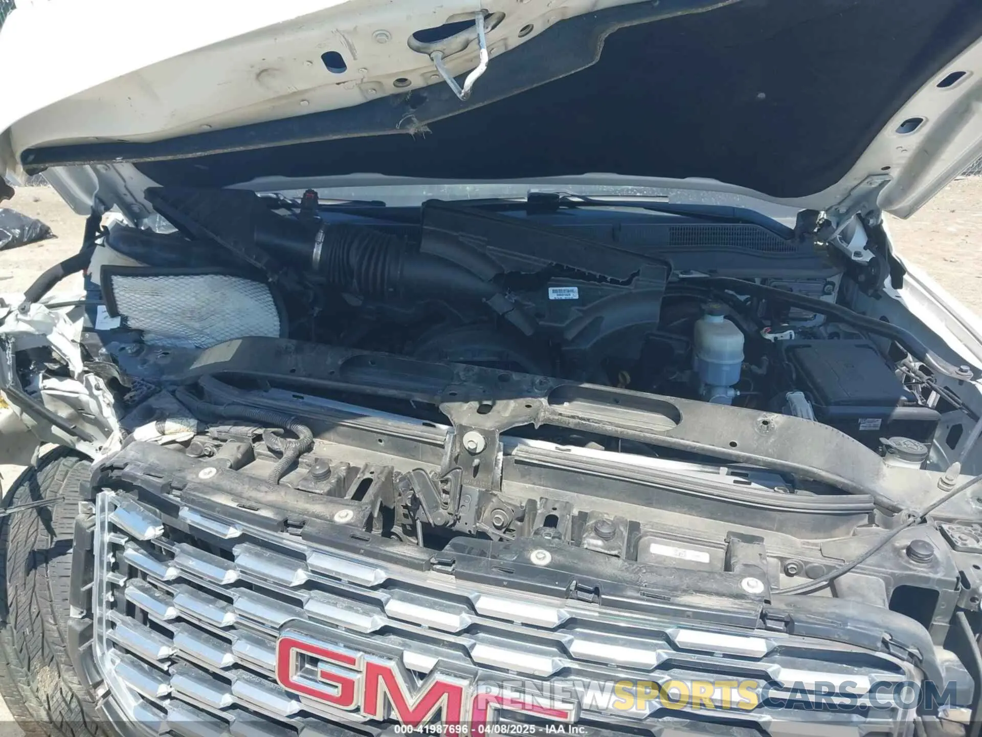 10 Photograph of a damaged car 1GKS1CKJ5LR120779 GMC YUKON 2020