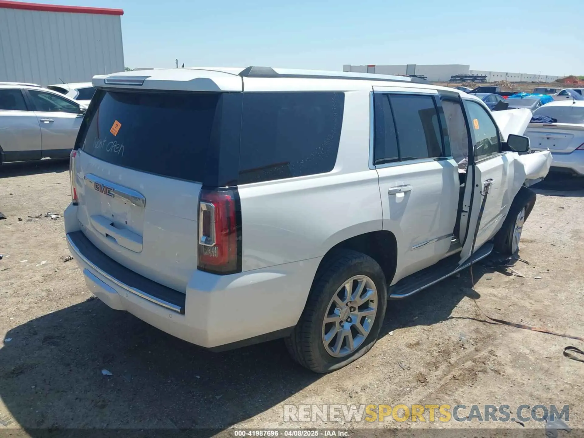 4 Photograph of a damaged car 1GKS1CKJ5LR120779 GMC YUKON 2020