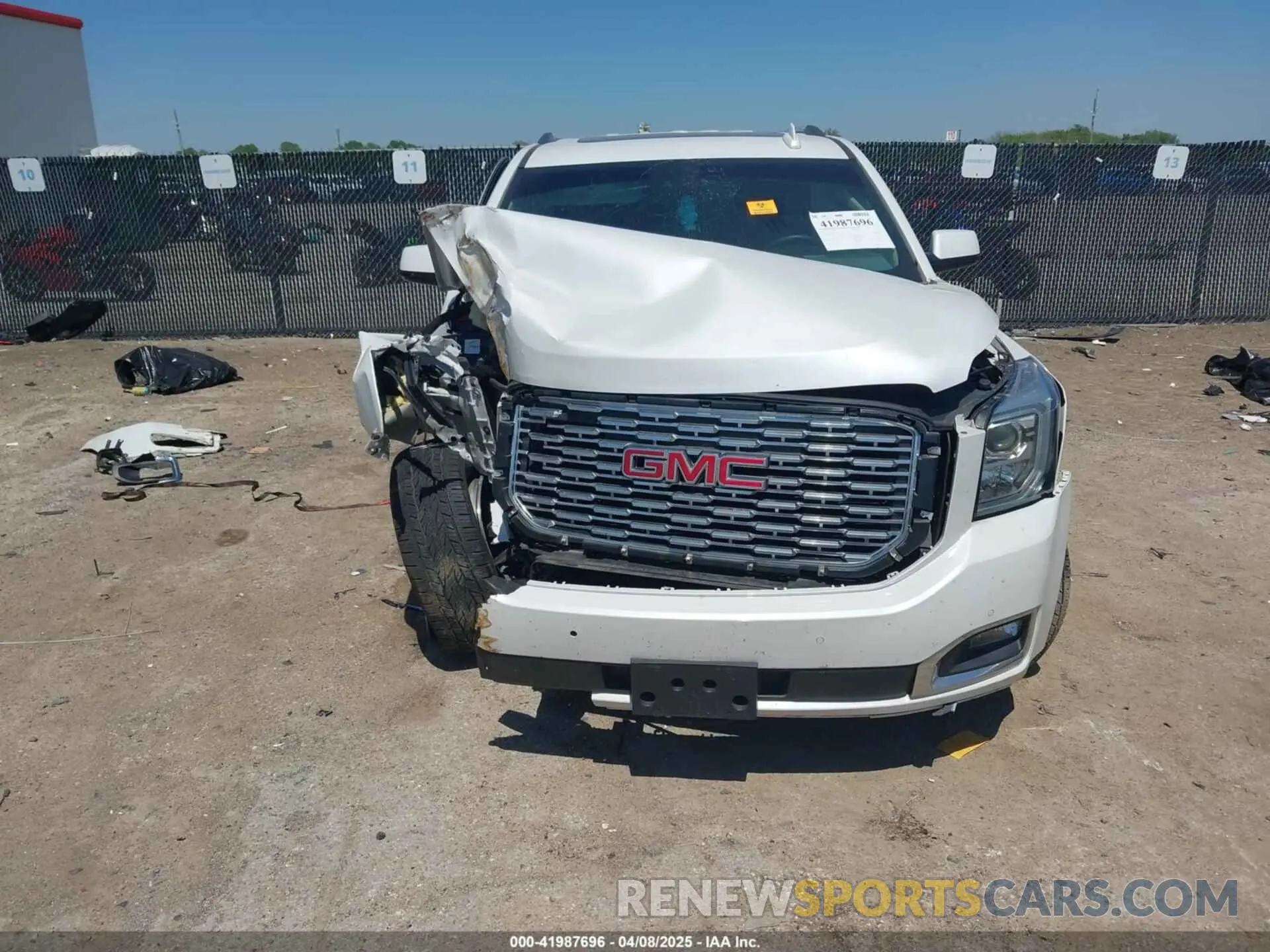 6 Photograph of a damaged car 1GKS1CKJ5LR120779 GMC YUKON 2020