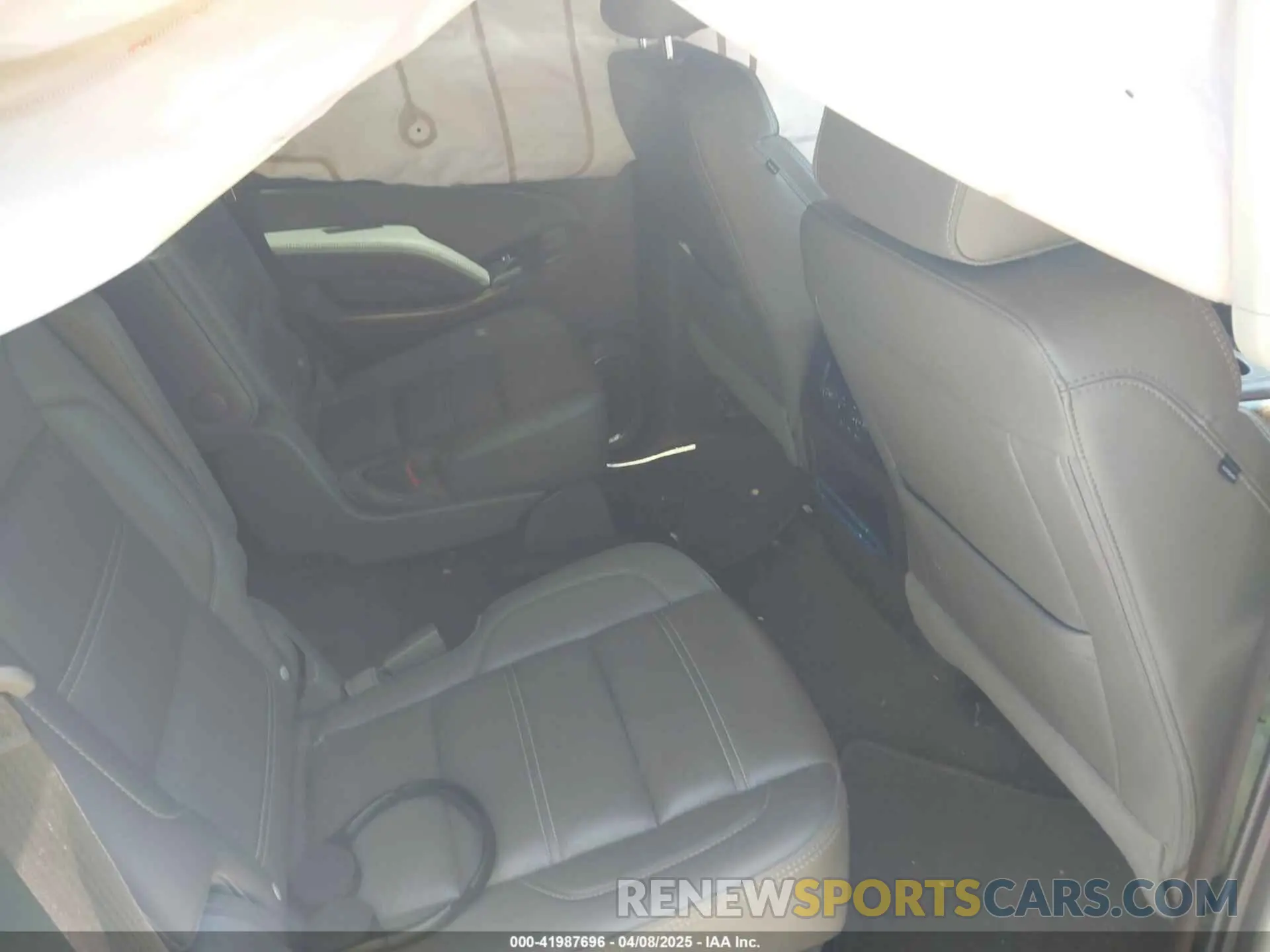 8 Photograph of a damaged car 1GKS1CKJ5LR120779 GMC YUKON 2020