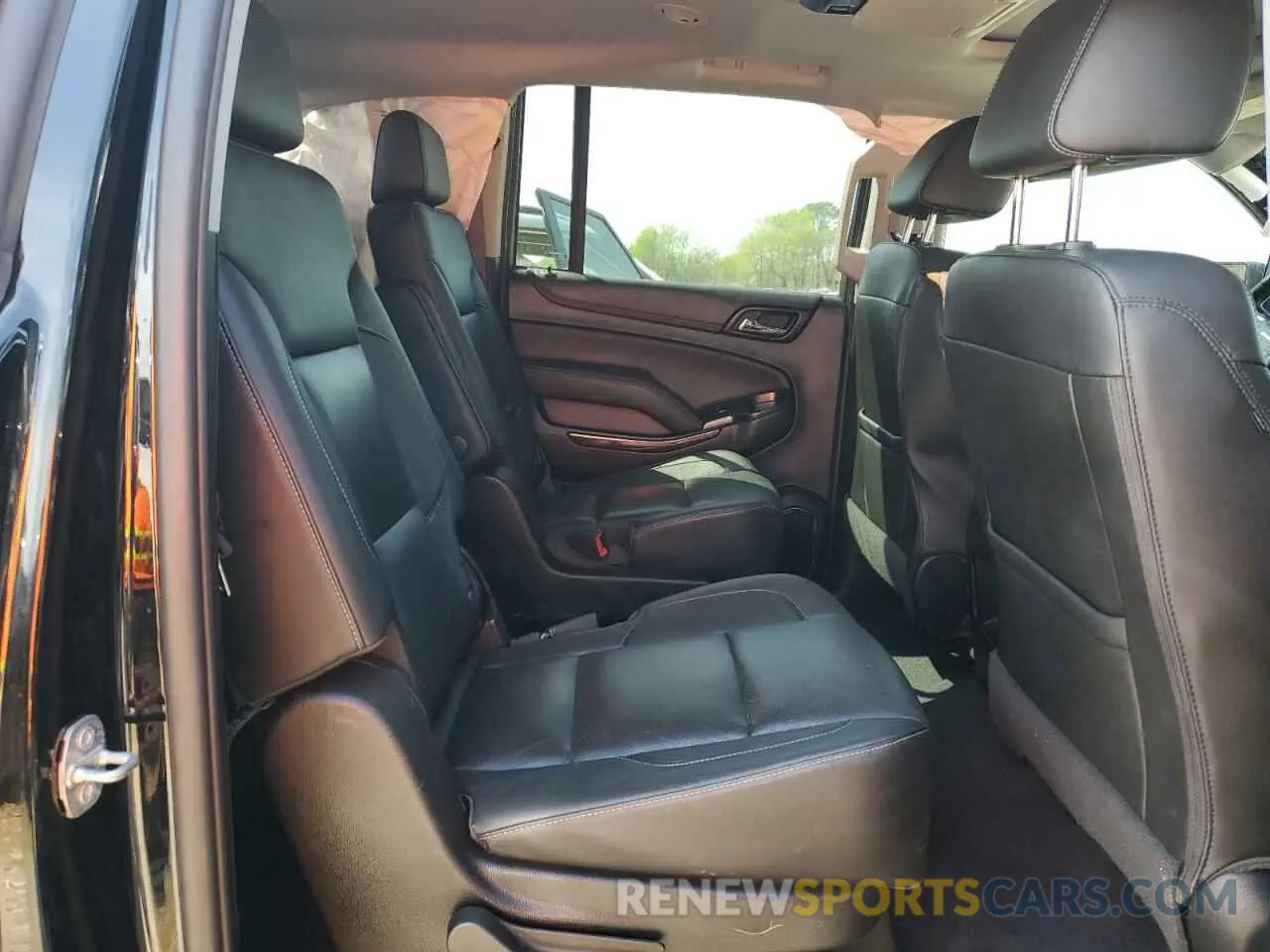 11 Photograph of a damaged car 1GKS1GKCXLR146352 GMC YUKON 2020
