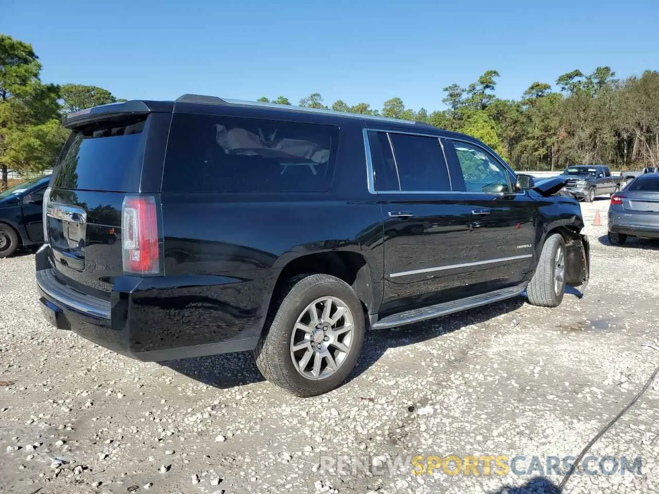 3 Photograph of a damaged car 1GKS1HKJ0LR175976 GMC YUKON 2020
