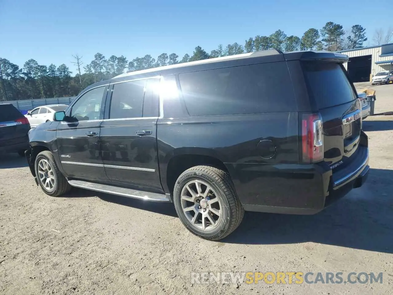 2 Photograph of a damaged car 1GKS1HKJ6LR298908 GMC YUKON 2020