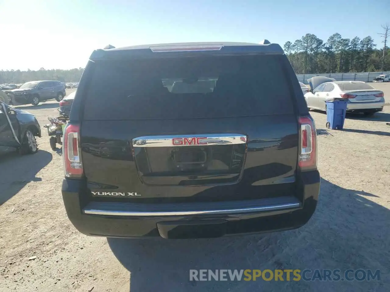 6 Photograph of a damaged car 1GKS1HKJ6LR298908 GMC YUKON 2020
