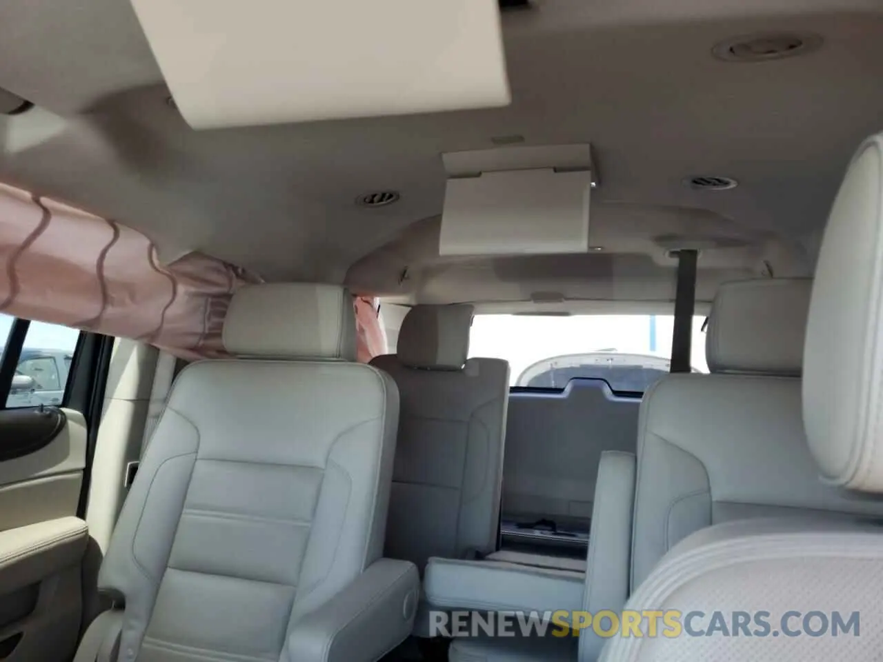 10 Photograph of a damaged car 1GKS1HKJ8LR101852 GMC YUKON 2020