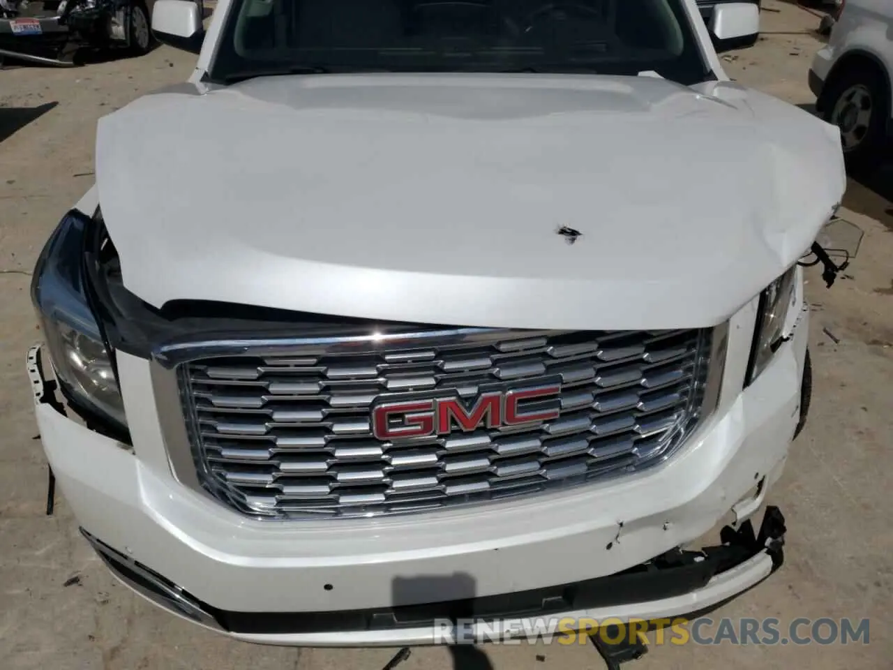 12 Photograph of a damaged car 1GKS1HKJ8LR101852 GMC YUKON 2020