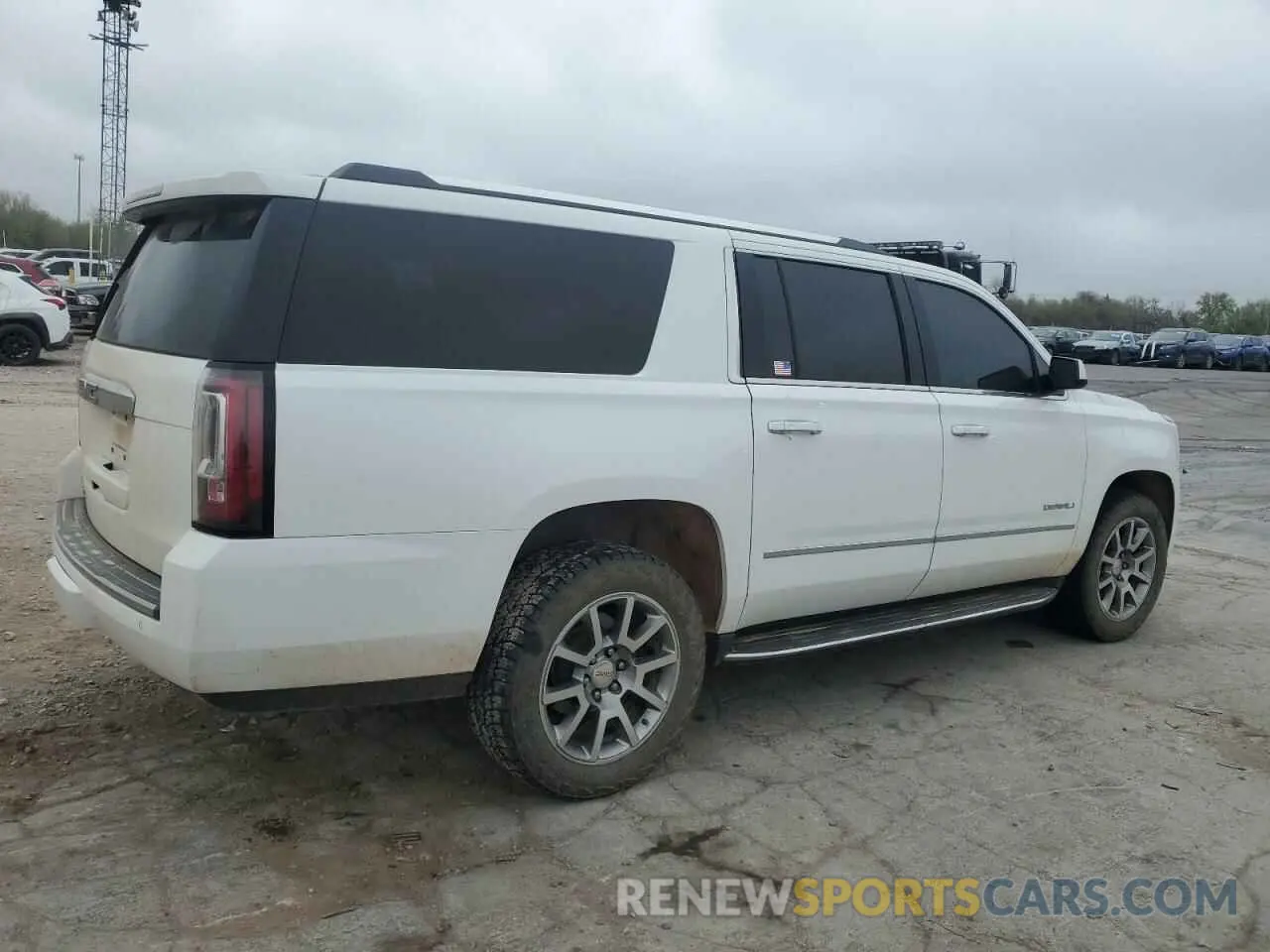 3 Photograph of a damaged car 1GKS1HKJ9LR291564 GMC YUKON 2020
