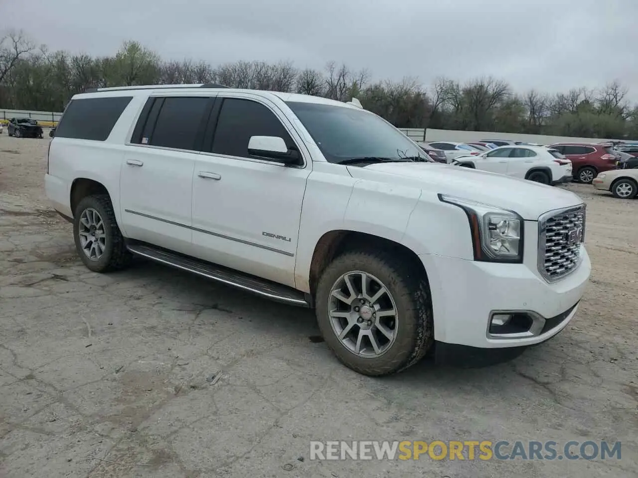 4 Photograph of a damaged car 1GKS1HKJ9LR291564 GMC YUKON 2020