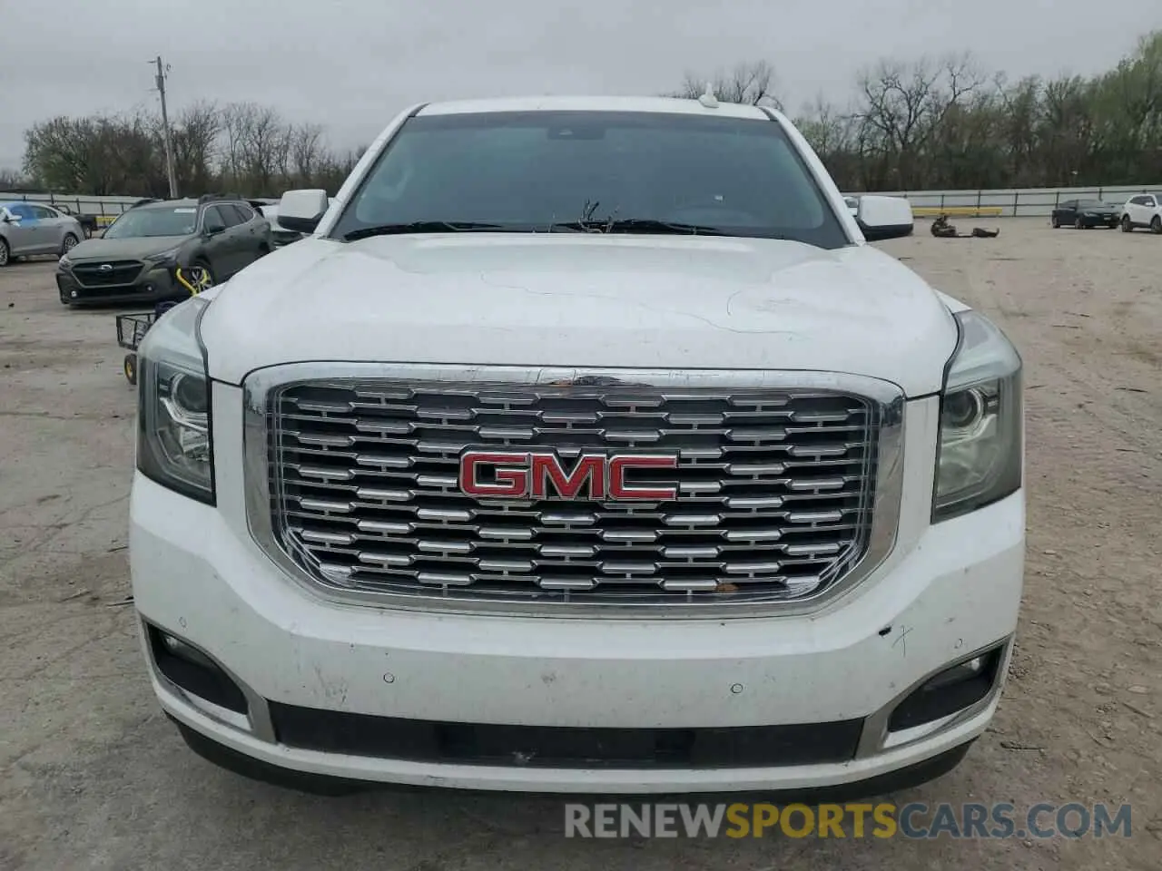 5 Photograph of a damaged car 1GKS1HKJ9LR291564 GMC YUKON 2020