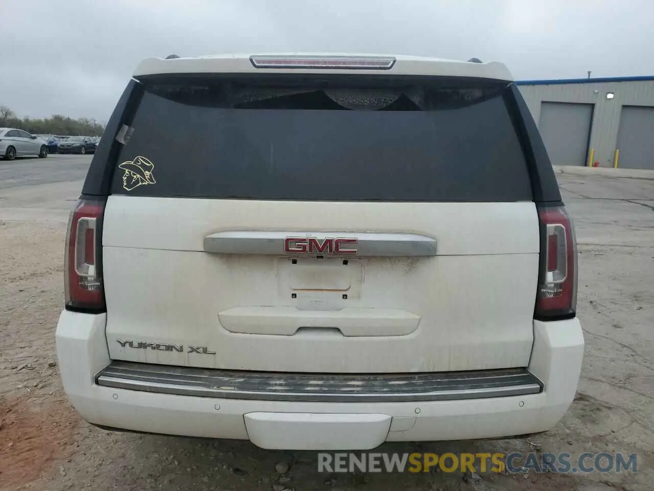 6 Photograph of a damaged car 1GKS1HKJ9LR291564 GMC YUKON 2020