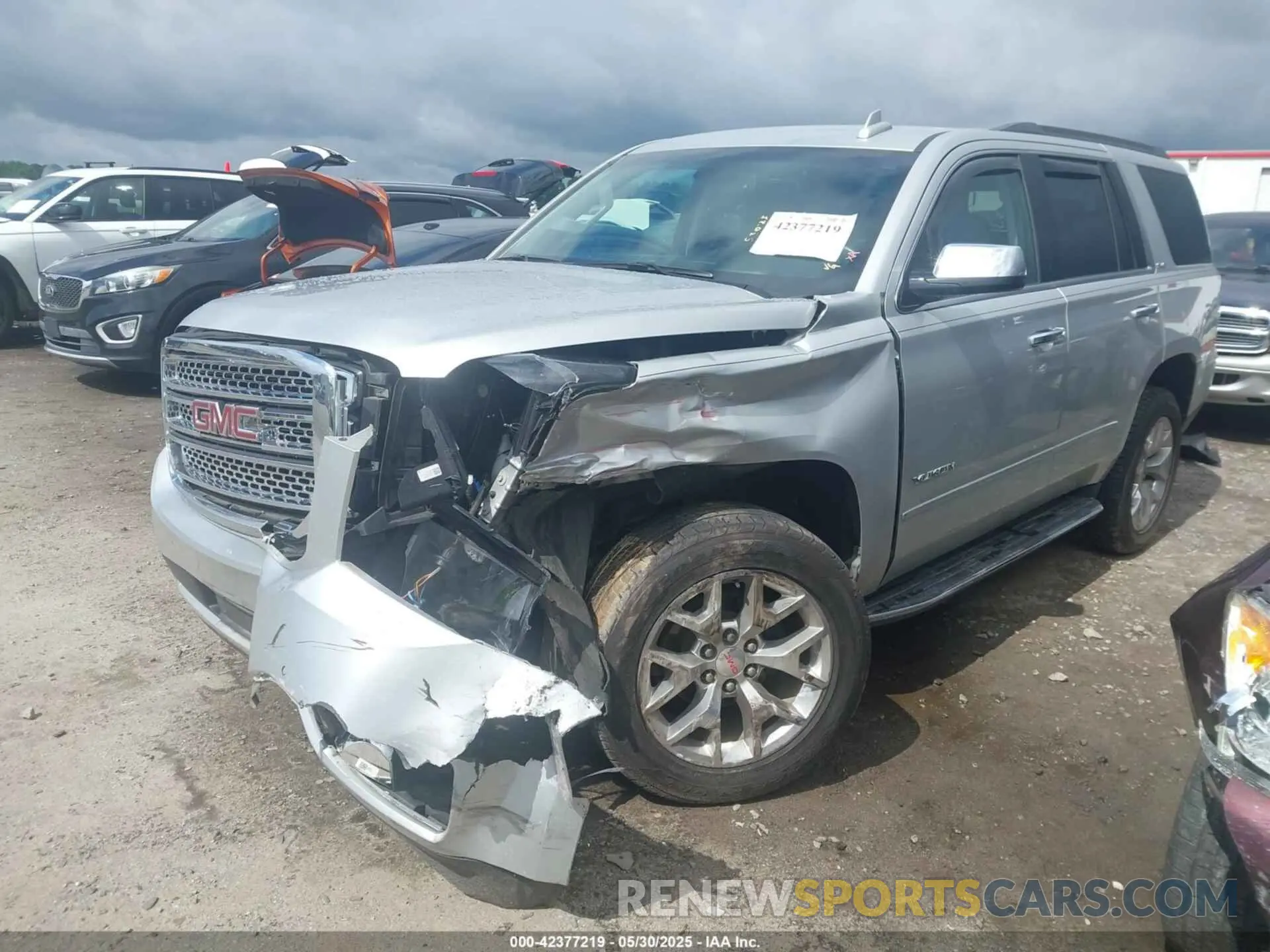 2 Photograph of a damaged car 1GKS2AKC2LR125604 GMC YUKON 2020