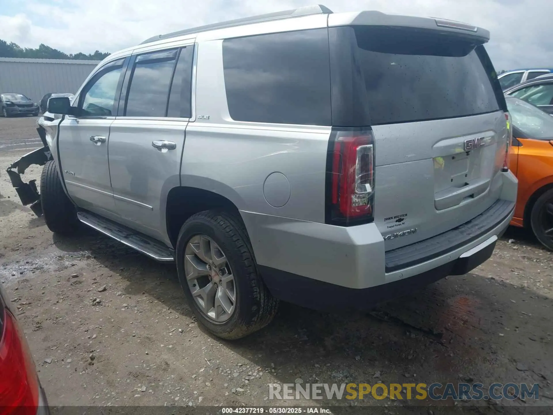 3 Photograph of a damaged car 1GKS2AKC2LR125604 GMC YUKON 2020